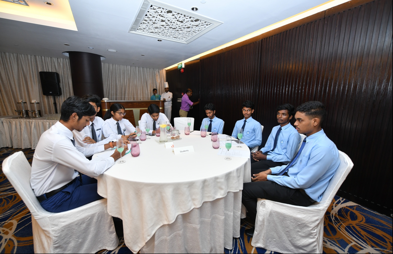 ކެރަލާގައި ހުރި މަތީ ތައުލީމުގެ ފުރުސަތުތައް ކިޔައިދިނުމަށް ބޭއްވި ރަސްމިއްޔާތުގައި ސްކޫލް ސްކޫލް ދަރިވަރުން ބައިވެރިވަނީ-- ފޮޓޯ: ހުސައިން ވަހީދު/މިހާރު