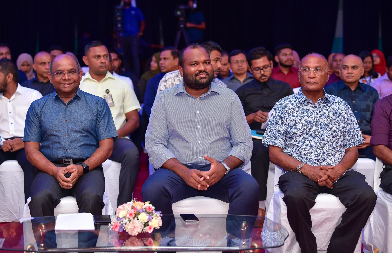 މާލެ: ޑިސެމްބަރު 17، 2019: ޓޫރިޒަމް މިނިސްޓްރީން ދަރުބާރުގޭގައި "ބުރަބި" ނަމުގައި ބޭއްވި ހާއްސަ ރަސްމިއްޔާތުގައި ފޮރިން މިނިސްޓަރު އަބްދުﷲ ޝާހިދު އަދި ޓޫރިޒަމް މިނިސްޓަރު އަލީ ވަހީދު ބައިވެރިވެ ވަޑައިގަންނަވަނީ.-- ފޮޓޯ: ނިޝާން އަލީ /މިހާރު