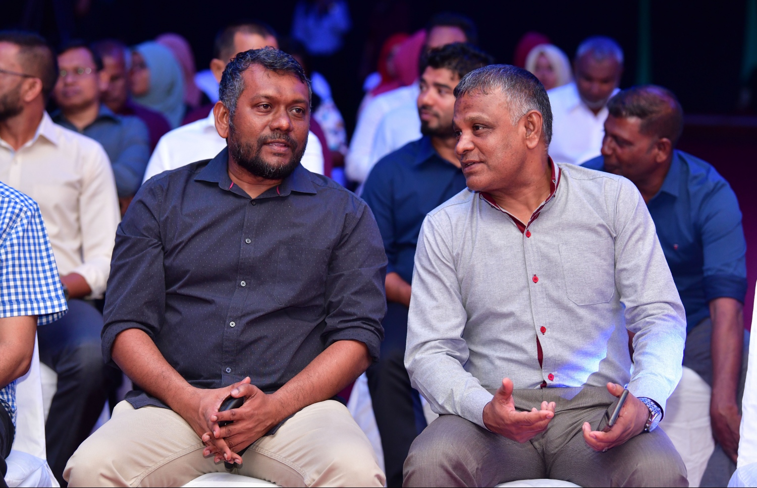 މާލެ: ޑިސެމްބަރު 17، 2019: ޓޫރިޒަމް މިނިސްޓްރީން ދަރުބާރުގޭގައި "ބުރަބި" ނަމުގައި ބޭއްވި ހާއްސަ ރަސްމިއްޔާތުގައި ސަރުކާރުގެ ބައެއް އިސްވެރިން ބައިވެރިވެ ވަޑައިގަންނަވަނީ.-- ފޮޓޯ: ނިޝާން އަލީ /މިހާރު