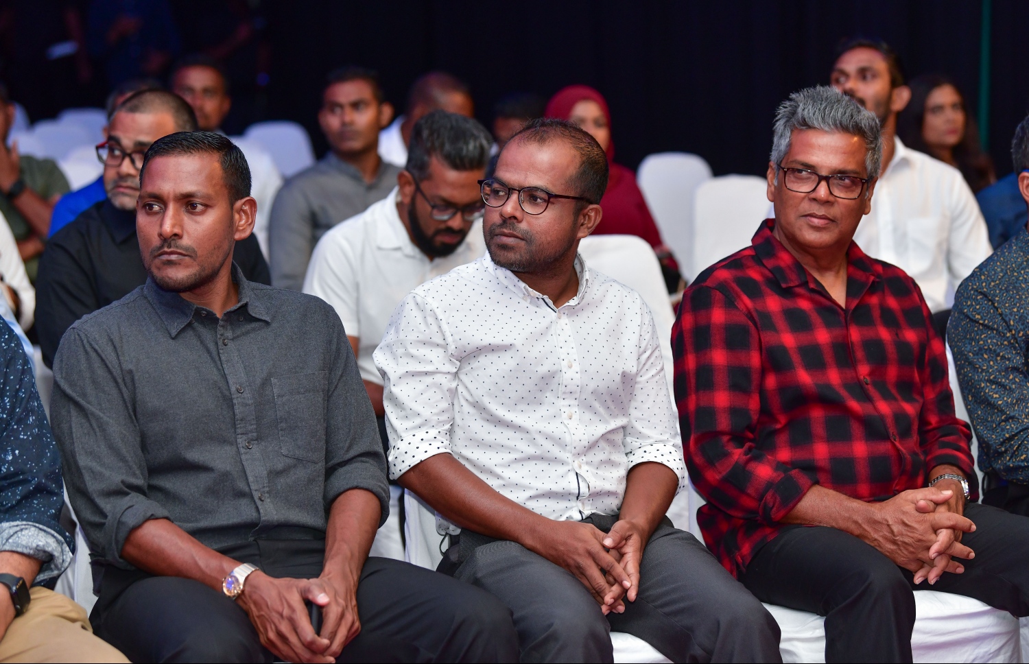 މާލެ: ޑިސެމްބަރު 17، 2019: ޓޫރިޒަމް މިނިސްޓްރީން ދަރުބާރުގޭގައި "ބުރަބި" ނަމުގައި ބޭއްވި ހާއްސަ ރަސްމިއްޔާތުގައި ސަރުކާރުގެ ބައެއް އިސްވެރިން ބައިވެރިވެ ވަޑައިގަންނަވަނީ.-- ފޮޓޯ: ނިޝާން އަލީ /މިހާރު