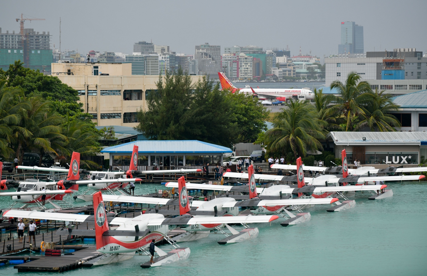 މާލެ: ޑިސެމްބަރު 18، 2019: ވެލާނާ އިންޓަނޭޝަނަލް އެއާޕޯޓްގައި ތަރައްގީކުރާ އާ ސީޕްލޭން ޓާމިނަލް ސަރަހައްދު: ބާރު ސްޕީޑުގައި ގިނަ މަސައްކަތްތައް ކުރިއަށްދާ އިރު އެތަނަށް ބޮޑެތި ބަދަލުތަކެއް އަންނަ މަންޒަރު މިހާރު ވަނީ ފެންނަން ފަށާފައި--. ފޮޓޯ: ނިޝާން އަލީ
