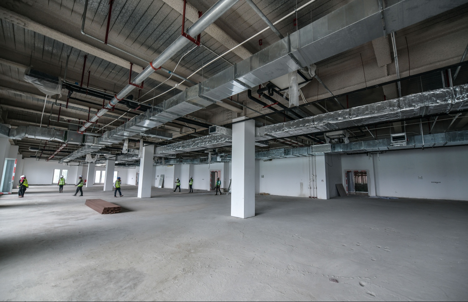 މާލެ: ޑިސެމްބަރު 18، 2019: ވެލާނާ އިންޓަނޭޝަނަލް އެއާޕޯޓްގައި ތަރައްގީކުރާ އާ ސީޕްލޭން ޓާމިނަލް: ބާރު ސްޕީޑުގައި ގިނަ މަސައްކަތްތައް ކުރިއަށްދާ އިރު އެތަނަށް ބޮޑެތި ބަދަލުތަކެއް އަންނަ މަންޒަރު މިހާރު ވަނީ ފެންނަން ފަށާފައި. އަންނަ އަހަރުގައި ބައެއް ތަންތަނުގެ ބޭނުން ކުރަން ފެށޭނެކަމަށް އެމްއޭސީއެލްއިން ބުނޭ--. ފޮޓޯ: ނިޝާން އަލީ