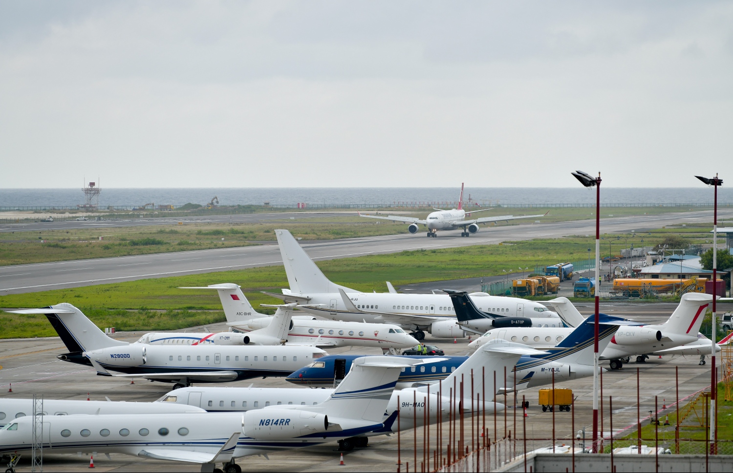 އެއާޕޯޓުގައި ޕާކުކޮށްފައިވާ ބައެއް ޕްލައިޓްތައް--ފޮޓޯ: ނިޝާން އަލީ/ މިހާރު