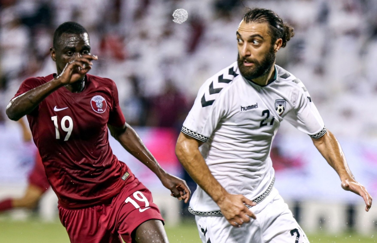 ގަތަރާ ދެކޮޅަށް އަފްގާނިސްތާން ކުޅުނު މެޗުގެ ތެރެއިން މުހައްމަދު (ކ) ބޯޅަ ހިފައިގެން. -- ފޮޓޯ: ގެޓީއިމޭޖަސް