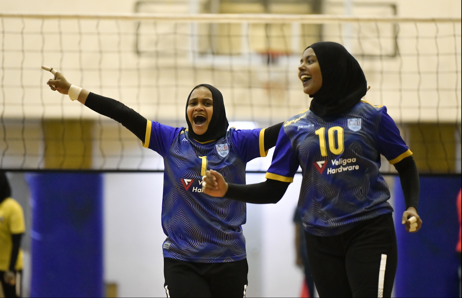 ރޭގެ މެޗުގެ ތެރެއިން ޕޮލިހުގެ ޝަހާ (ކ) އާއި ޖޫޒާން އުފާފާޅުކުރަނީ. -- ފޮޓޯ: ހުސެއިން ވަހީދު/ މިހާރު