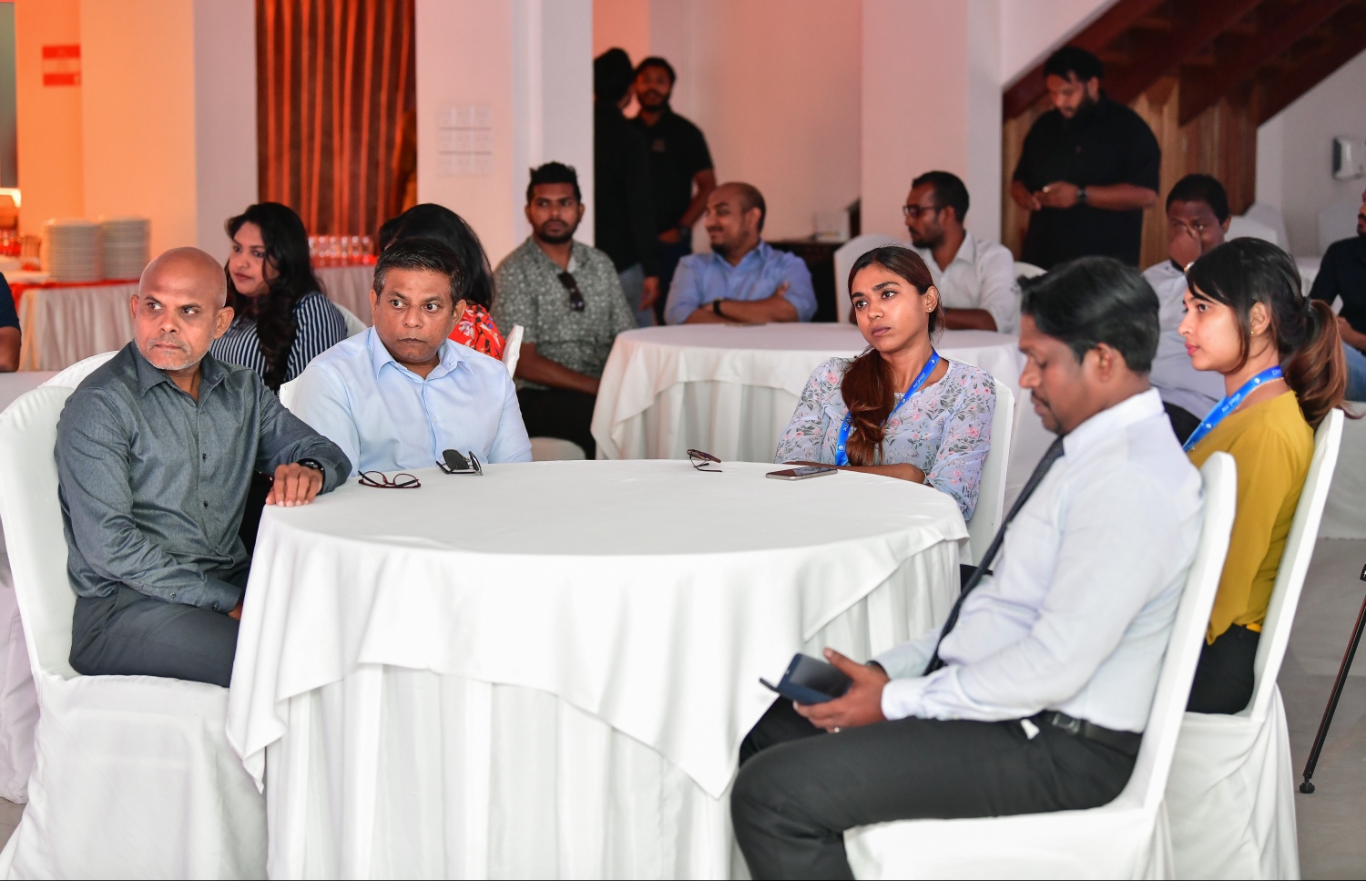 މާލެ: ޑިސެމްބަރު 22، 2019: ރާއްޖޭގެ ކުޅިވަރުގައި ދެވޭ އެންމެ ޝަރަފްވެރި އަދި އެންމެ ބޮޑު އެވޯޑްސް ކަމަށްވާ މިހާރު އެވޯޑްސްގެ މި އަހަރުގެ އިވެންޓުގެ ސްޕޮންސަރުންނާ އެކު ސޮއިކުރުމަށް ބޭއްވި ރަސްމިއްޔާތުގެ ތެރެއިން--. ފޮޓޯ:ނިޝާން އަލީ/މިހާރު