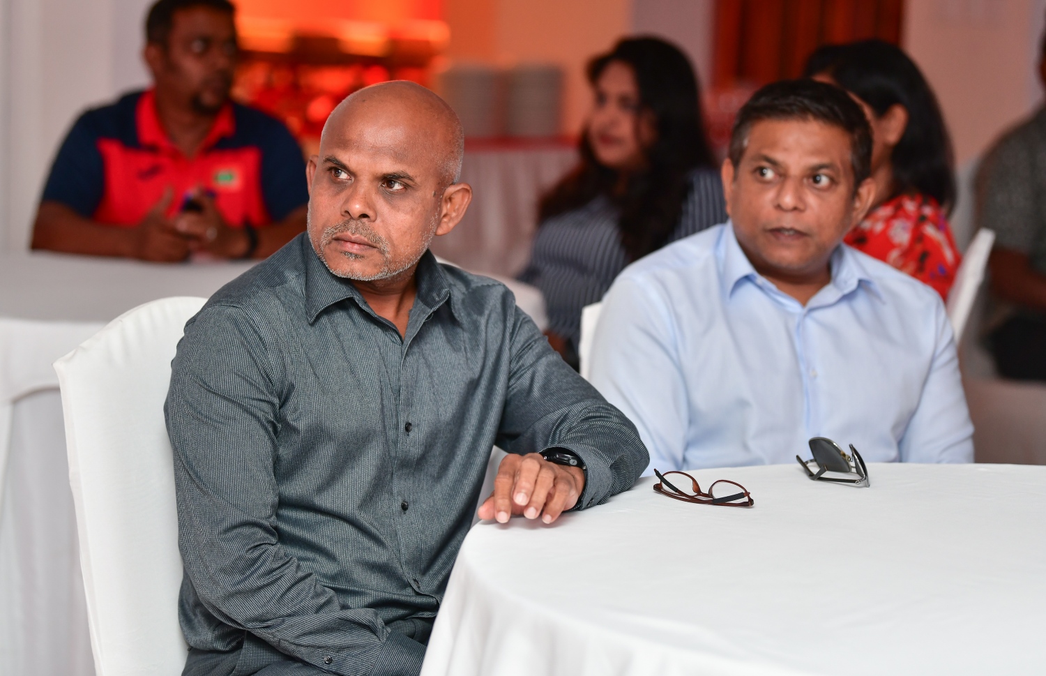 މާލެ: ޑިސެމްބަރު 22، 2019: ރާއްޖޭގެ ކުޅިވަރުގައި ދެވޭ އެންމެ ޝަރަފްވެރި އަދި އެންމެ ބޮޑު އެވޯޑްސް ކަމަށްވާ މިހާރު އެވޯޑްސްގެ މި އަހަރުގެ އިވެންޓުގެ ސްޕޮންސަރުންނާ އެކު ސޮއިކުރުމަށް ބޭއްވި ރަސްމިއްޔާތުގެ ތެރެއިން --. ފޮޓޯ:ނިޝާން އަލީ/މިހާރު