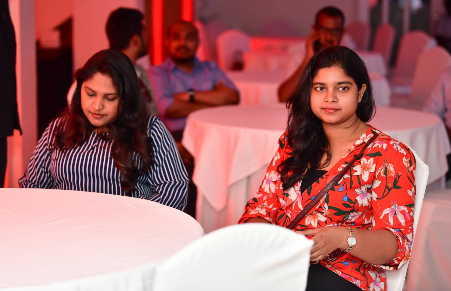 މާލެ: ޑިސެމްބަރު 22، 2019: ރާއްޖޭގެ ކުޅިވަރުގައި ދެވޭ އެންމެ ޝަރަފްވެރި އަދި އެންމެ ބޮޑު އެވޯޑްސް ކަމަށްވާ މިހާރު އެވޯޑްސްގެ މި އަހަރުގެ އިވެންޓުގެ ސްޕޮންސަރުންނާ އެކު އެއްބަސްވުމުގައި ސޮއިކުރުމަށް ބޭއްވި ރަސްމިއްޔާތުގެ ތެރެއިން--. ފޮޓޯ:ނިޝާން އަލީ/މިހާރު