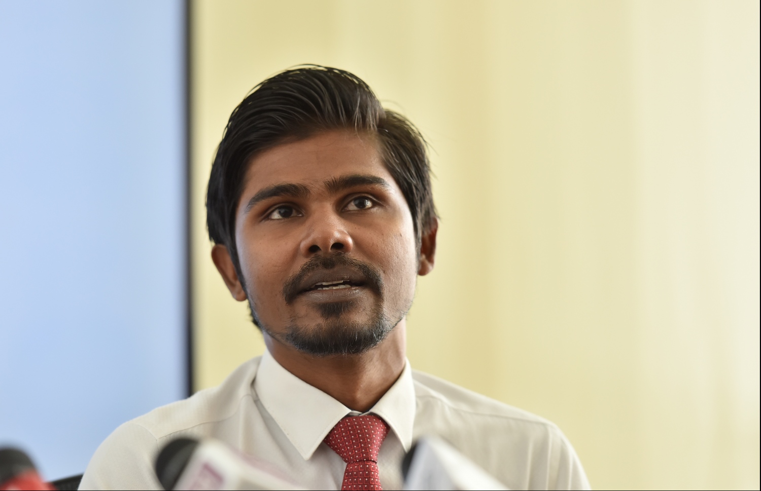 ތިލަފުށީގެ މަގުތައް މަރާމަތު ކުރުމުގެ މަޝްރޫއާ ގުޅޭގޮތުން ބޭއްވި ނޫސްވެރިންގެ ބައްދަލުވުމުގައި އާރްޑީސީގެ އެމްޑީ /މޫސާ އަލީ މަނިކު ވާހަކަދައްކަވަނީ -- ފޮޓޯ: ހުސެއިން ވަހީދު/ މިހާރު