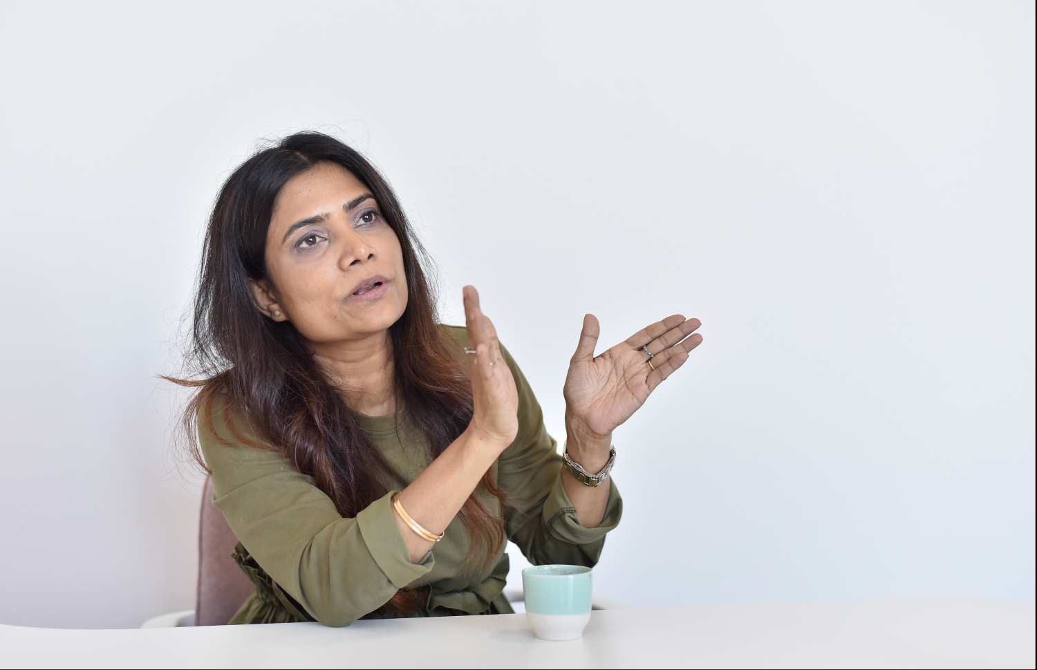 މަރީ "މިހާރު" އަށް އިންޓަވިއު ދެނީ. --ފޮޓޯ: ހުސެއިން ވަހީދު/ މިހާރު