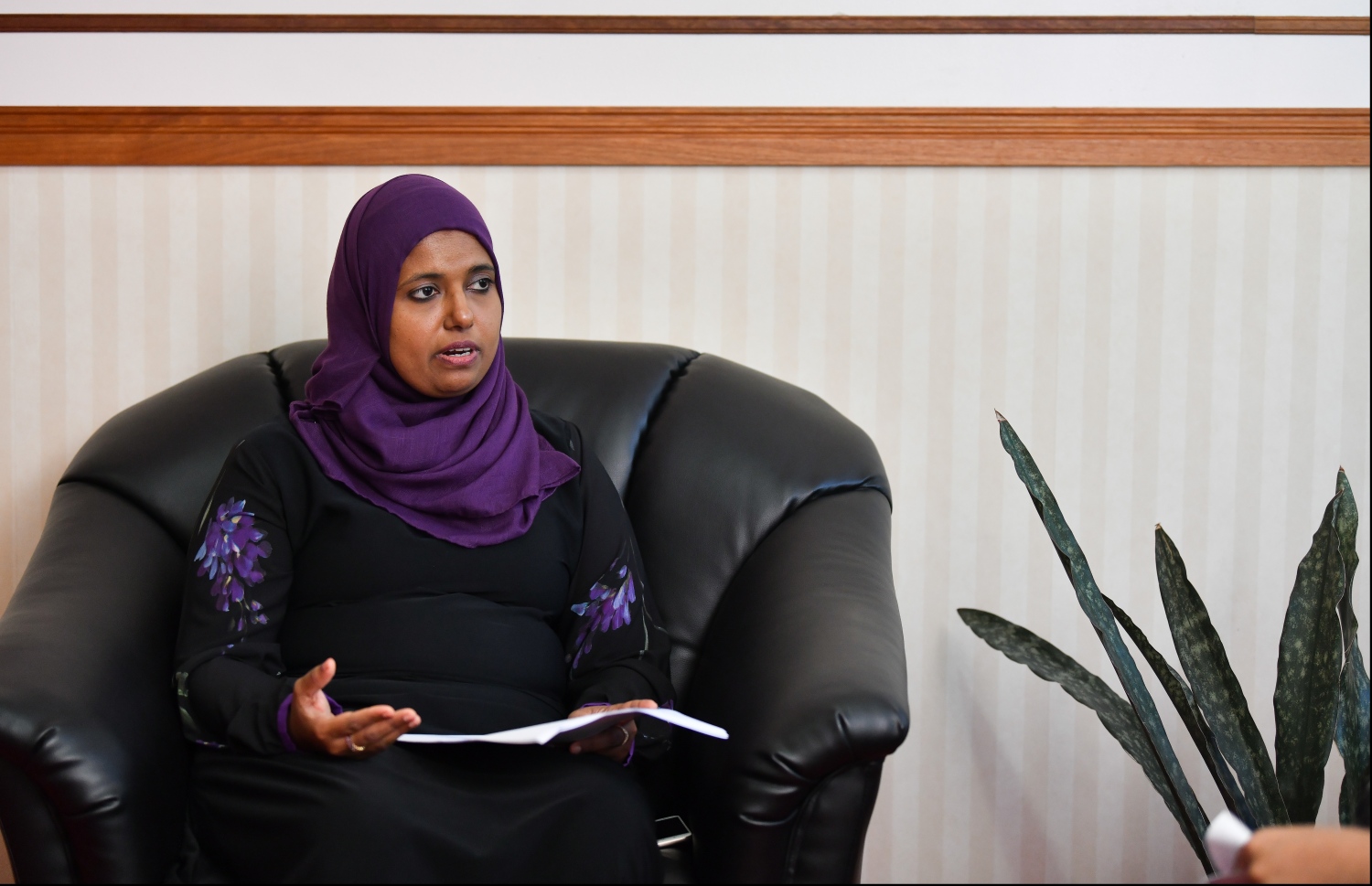 ޝިދާތާ "މިހާރު"އާ ވާހަކަ ދައްކަވަނީ. --ފޮޓޯ: ހުސެއިން ވަހީދު/މިހާރު