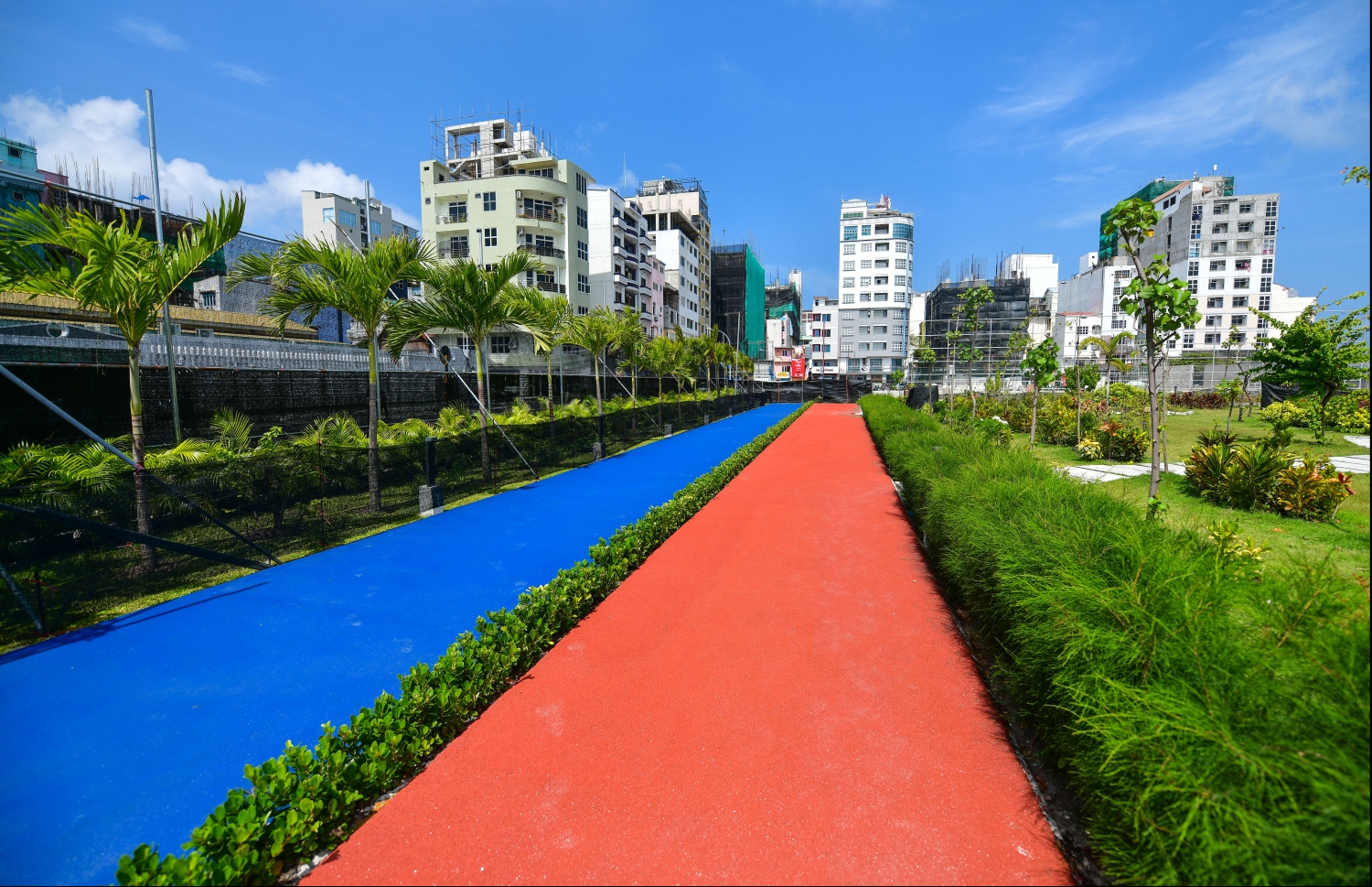 މާލެ: ޑިސެމްބަރު 30، 2019- ހެންވޭރު ޕާކް ނުވަތަ އަޑި ޕާކު ސަރަހައްދުގައި ހަދަމުން އަންނަ ފެހިކަން ގަދަ ބަގީޗާގެ މަސައްކަތް މިހާރު ގޮސްފައިވާ ހިސާބު.--- ފޮޓޯ: ނިޝާން އަލީ/މިހާރު