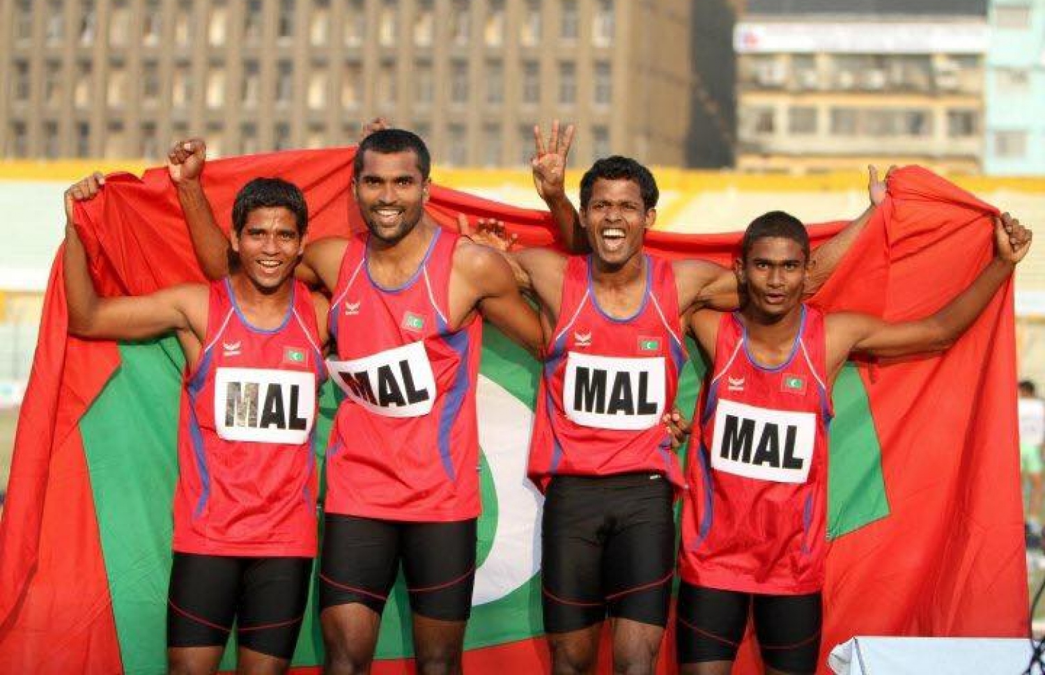 2010 ވަނަ އަހަރުގެ ސައުތު އޭޝިއަން ގޭމްސް އިން ލޯ މެޑަލް ހޯދި ރިލޭ ޓީމުގެ ދުވުންތެރިން ސާއިދު (ކ) އާއި އަލީ ޝަރީފް (ކ-2) އަދި ހުސެއިން ހަލީމް (ކ-3) އާއި އަޒްނީމް. --ފޮޓޯ: އެމްއޯސީ