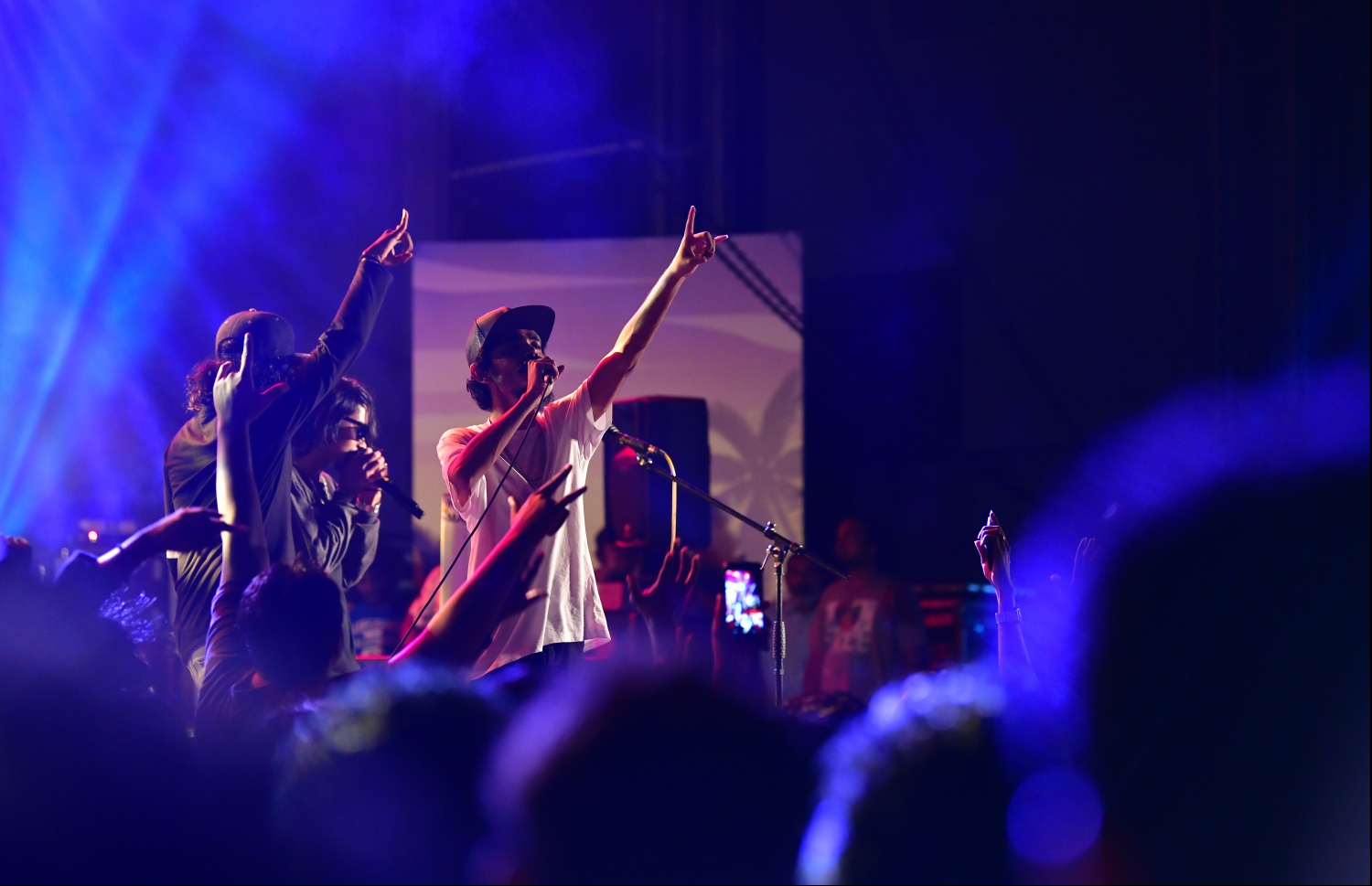 2020 ވަނަ އަހަރަށް މަރުހަބާ ކިޔުމަށް މާލޭގައި ބޭއްވި މިއުޒިކް ޝޯ ގެ ތެރެއިން: އަލިމަސް ކާނިވާ ސަރަހައްދުގައި ބޭއްވި މި ޝޯ އިންތިޒާމު ކުރީ ޓޫރިޒަމް މިނިސްޓްރީން.---ފޮޓޯ: ހުސައިން ވަހީދު/މިހާރު