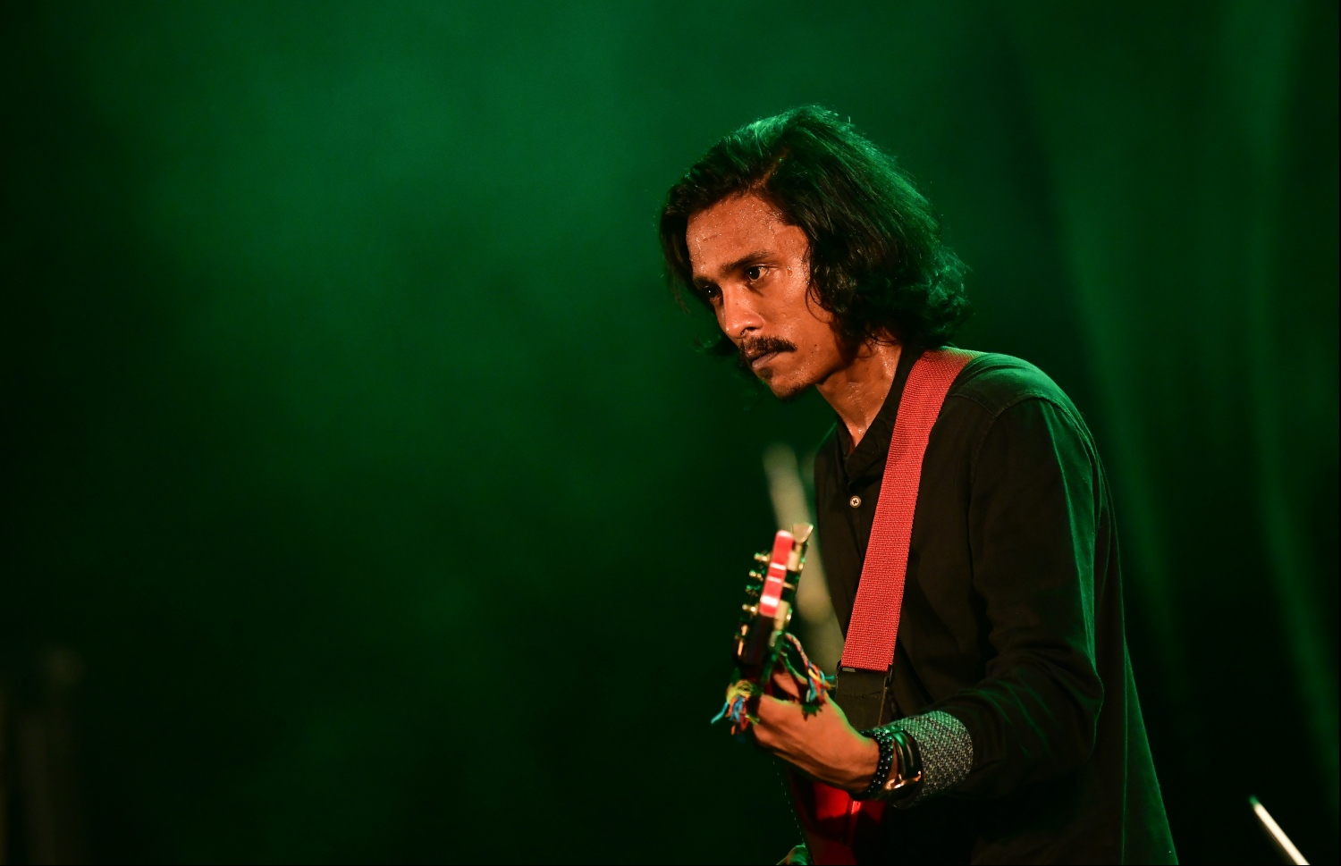 2020 ވަނަ އަހަރަށް މަރުހަބާ ކިޔުމަށް މާލޭގައި ބޭއްވި މިއުޒިކް ޝޯ ގެ ތެރެއިން: އަލިމަސް ކާނިވާ ސަރަހައްދުގައި ބޭއްވި މި ޝޯ އިންތިޒާމު ކުރީ ޓޫރިޒަމް މިނިސްޓްރީން.---ފޮޓޯ: ހުސައިން ވަހީދު/މިހާރު