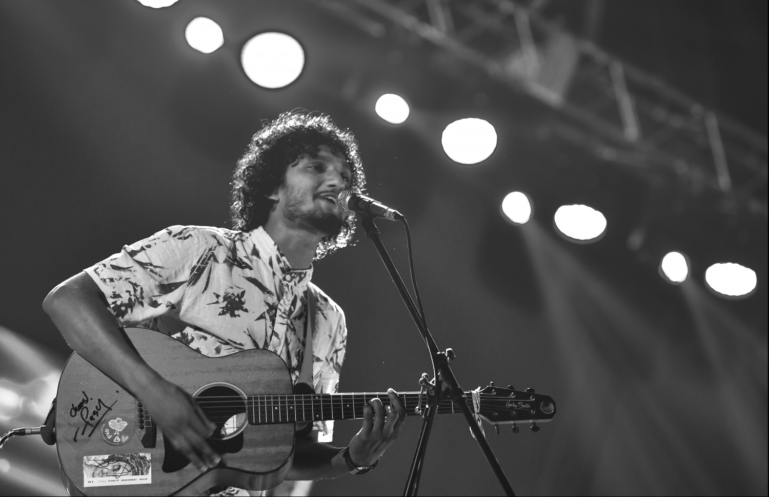 2020 ވަނަ އަހަރަށް މަރުހަބާ ކިޔުމަށް މާލޭގައި ބޭއްވި މިއުޒިކް ޝޯ ގެ ތެރެއިން: އަލިމަސް ކާނިވާ ސަރަހައްދުގައި ބޭއްވި މި ޝޯ އިންތިޒާމު ކުރީ ޓޫރިޒަމް މިނިސްޓްރީން.---ފޮޓޯ: ހުސައިން ވަހީދު/މިހާރު