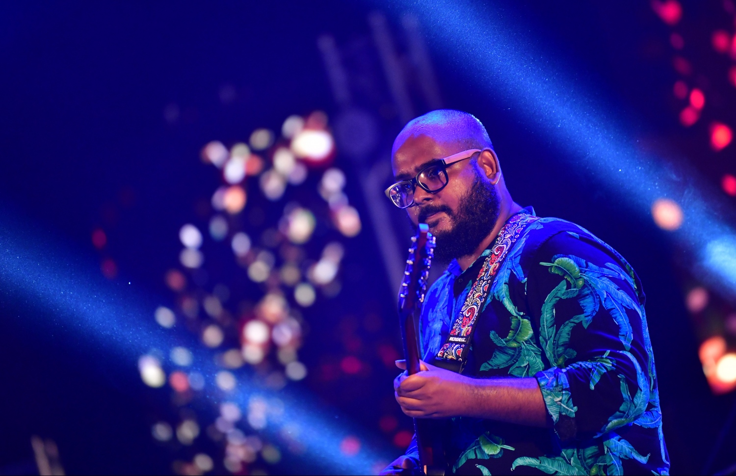 2020 ވަނަ އަހަރަށް މަރުހަބާ ކިޔުމަށް މާލޭގައި ބޭއްވި މިއުޒިކް ޝޯ ގެ ތެރެއިން: އަލިމަސް ކާނިވާ ސަރަހައްދުގައި ބޭއްވި މި ޝޯ އިންތިޒާމު ކުރީ ޓޫރިޒަމް މިނިސްޓްރީން.---ފޮޓޯ: ހުސައިން ވަހީދު/މިހާރު