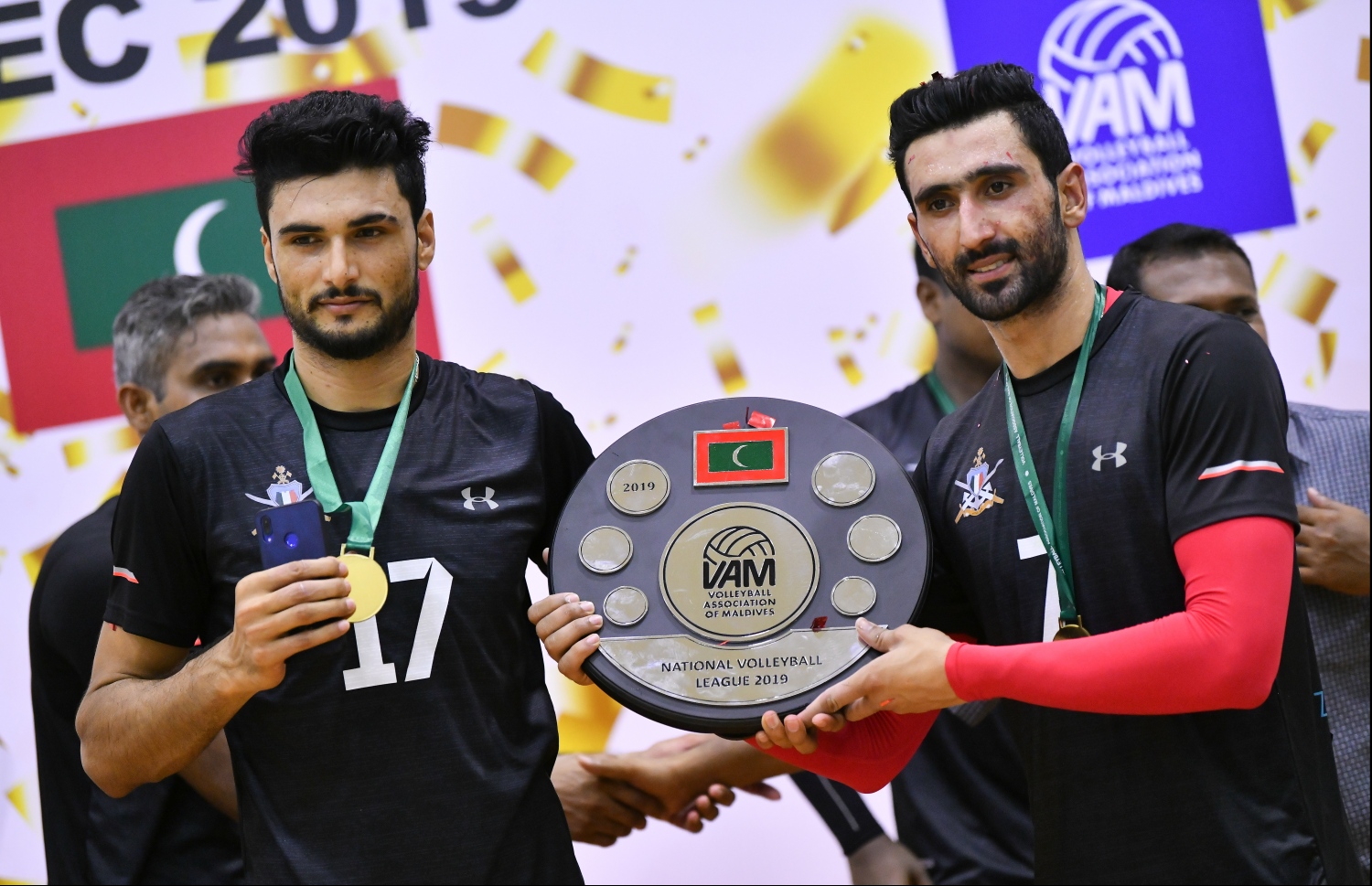 މާލެ: ޖެނުއަރީ 7، 2020- ގައުމީ ވޮލީބޯޅަ ލީގުގެ ފިރިހެން ޑިވިޝަނުގެ ފަހު މެޗުގައި ޕޮލިސް ކްލަބާއި ދިވެހި ސިފައިންގެ ކްލަބު ވާދަކުރި މެޗުގެ ތެރެއިން. މިމެޗުގައި ޕޮލިސް ކްލަބު ބަލިކޮށް، ދިވެހި ސިފައިންގެ ކްލަބުން ވަނީ ލީގު ކާމިޔާބުކޮށްފައި.---ފޮޓޯ: ހުސައިން ވަހީދު/މިހާރު