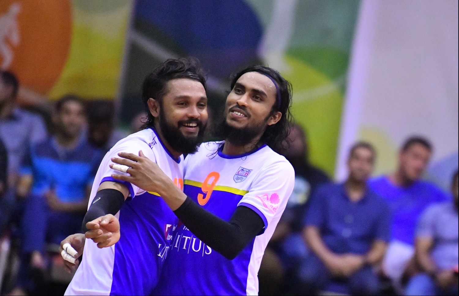 މާލެ: ޖެނުއަރީ 7، 2020- ގައުމީ ވޮލީބޯޅަ ލީގުގެ ފިރިހެން ޑިވިޝަނުގެ ފަހު މެޗުގައި ޕޮލިސް ކްލަބާއި ދިވެހި ސިފައިންގެ ކްލަބު ވާދަކުރި މެޗުގެ ތެރެއިން. މިމެޗުގައި ޕޮލިސް ކްލަބު ބަލިކޮށް، ދިވެހި ސިފައިންގެ ކްލަބުން ވަނީ ލީގު ކާމިޔާބުކޮށްފައި.---ފޮޓޯ: ހުސައިން ވަހީދު/މިހާރު