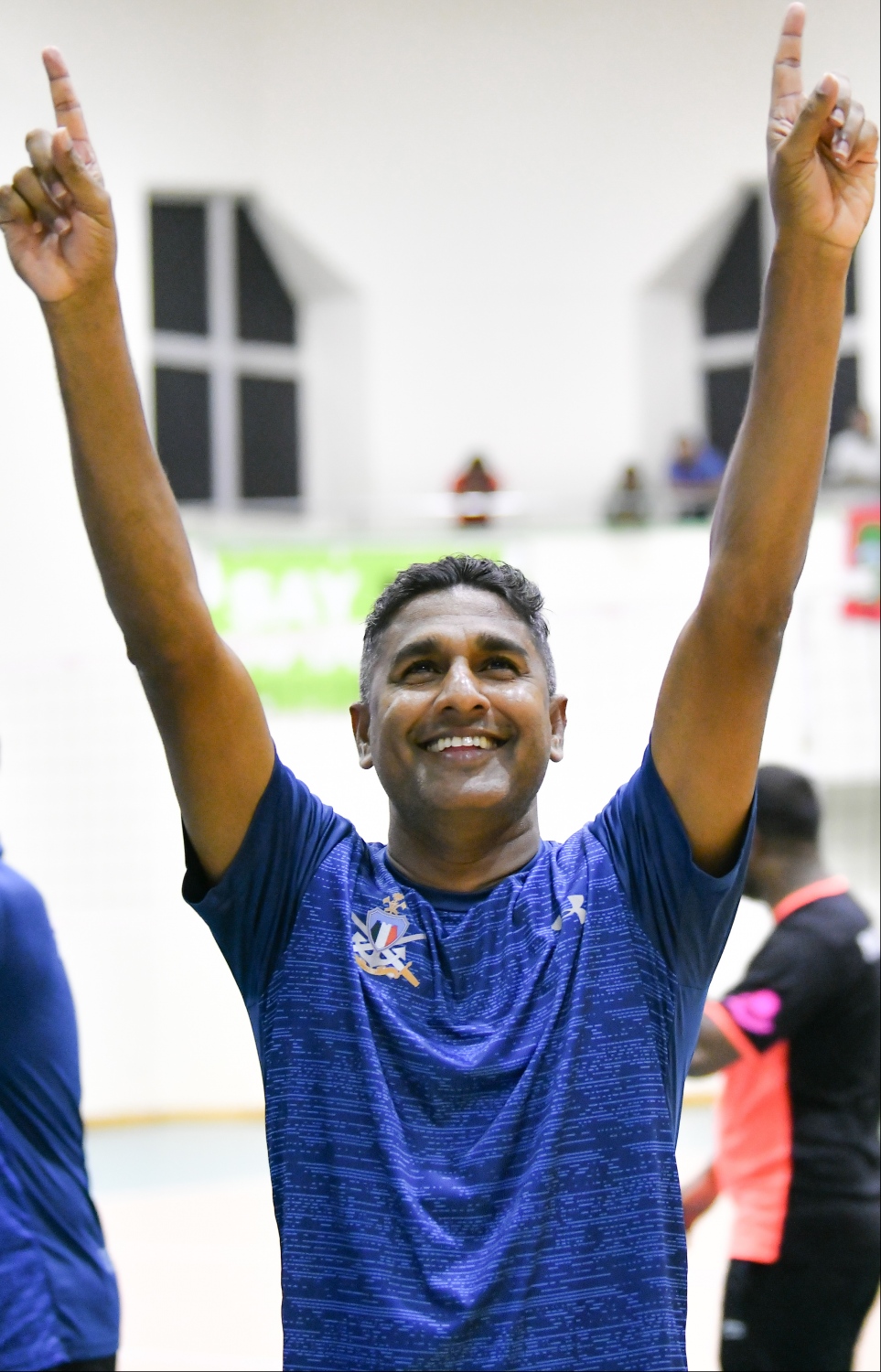 މާލެ: ޖެނުއަރީ 7، 2020- ގައުމީ ވޮލީބޯޅަ ލީގުގެ ފިރިހެން ޑިވިޝަނުގެ ފަހު މެޗުގައި ޕޮލިސް ކްލަބާއި ދިވެހި ސިފައިންގެ ކްލަބު ވާދަކުރި މެޗުގެ ތެރެއިން. މިމެޗުގައި ޕޮލިސް ކްލަބު ބަލިކޮށް، ދިވެހި ސިފައިންގެ ކްލަބުން ވަނީ ލީގު ކާމިޔާބުކޮށްފައި.---ފޮޓޯ: ހުސައިން ވަހީދު/މިހާރު