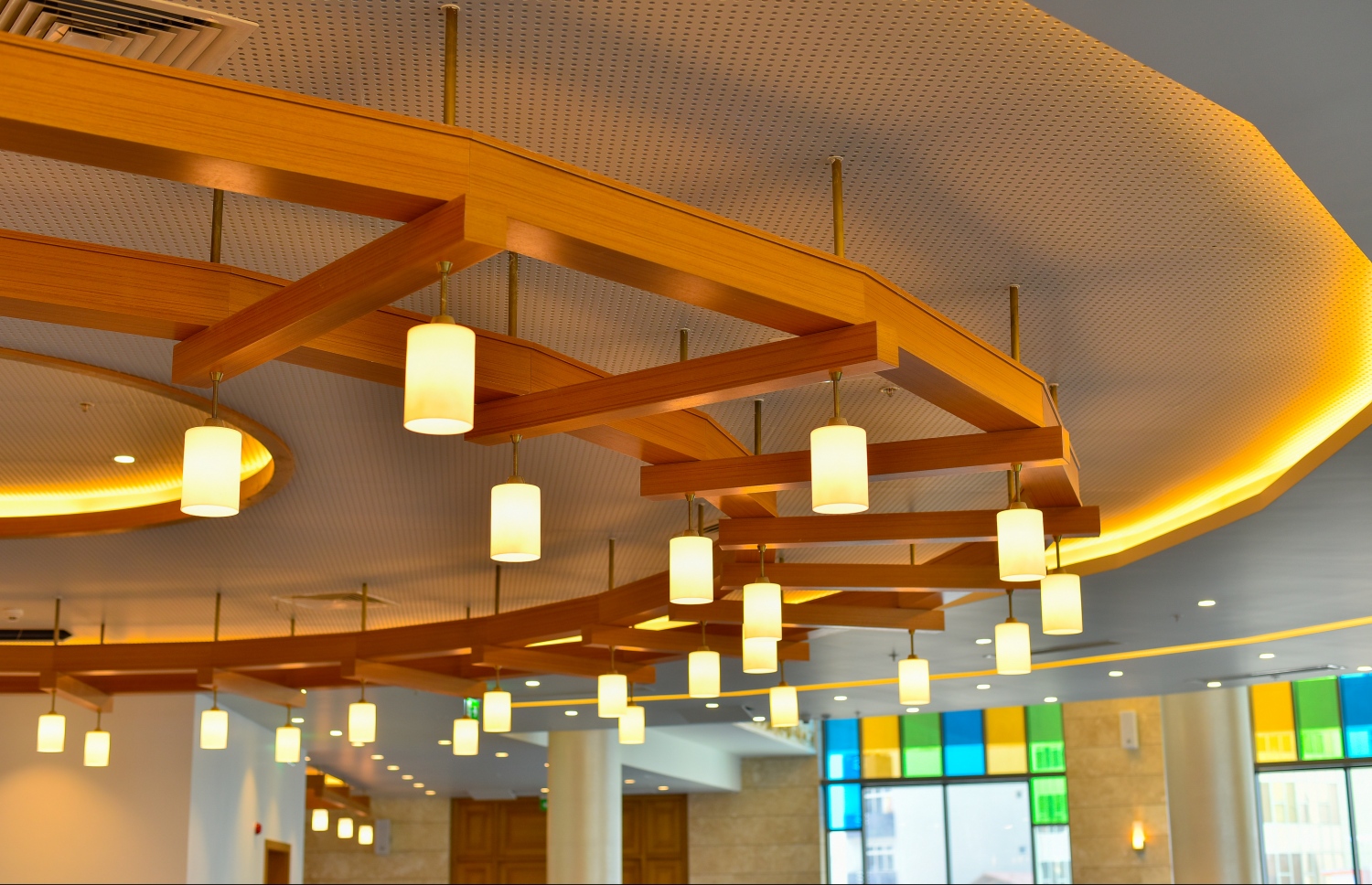 މާލެ- ޖެނުއަރީ 7، 2020: ސައޫދީ އަރަބިއްޔާގެ ރަސްގެފާނު ސަލްމާން އަބްދުލްއަޒީޒްގެ ޚަރަދުގައި މާލޭގައި އިމާރާތް ކުރި މިސްކިތް ، ވައްކޮށް ހަދާފައި ހުރި މިސްކިތުގައި މިހާރު ކުރިއަށް ދަނީ ތަން ސާފުކުރުމާއި އެންމެ ފަހުގެ ކުދިކުދި މަސައްކަތްތައް--. ފޮޓޯ: ނިޝާން އަލީ/މިހާރު