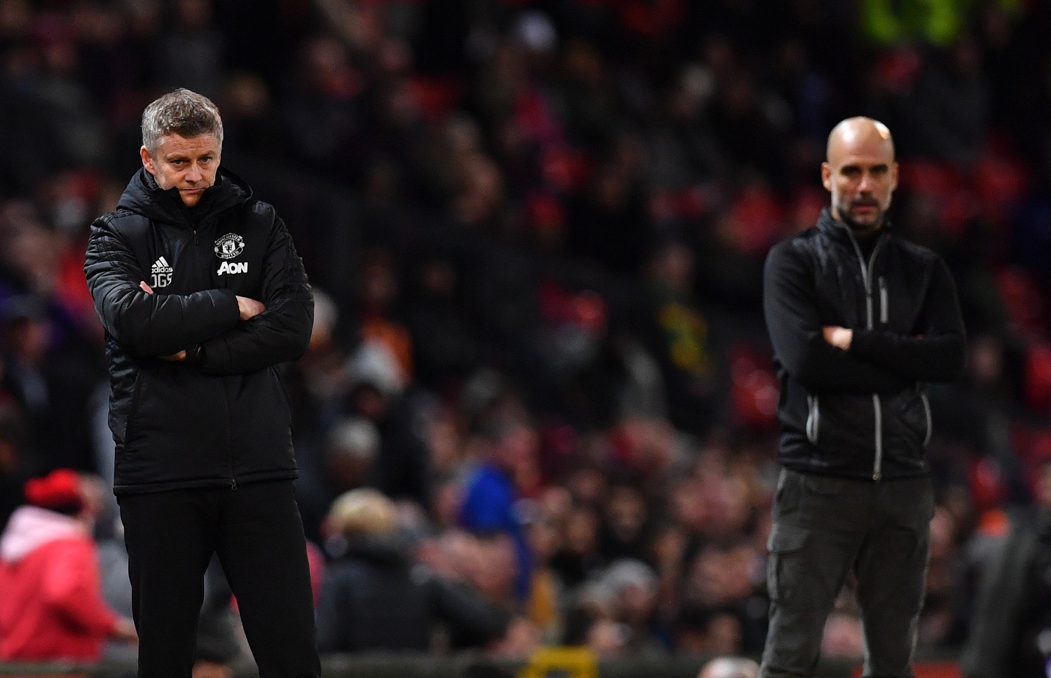 ރޭގެ މެޗުގެ ތެރެއިން ޔުނައިޓެޑްގެ ކޯޗު ސޯލްޝެއާ (ވ) އާއި ސިޓީގެ ކޯޗު ގާޑިއޯލާ. -- ފޮޓޯ: އޭއެފްޕީ