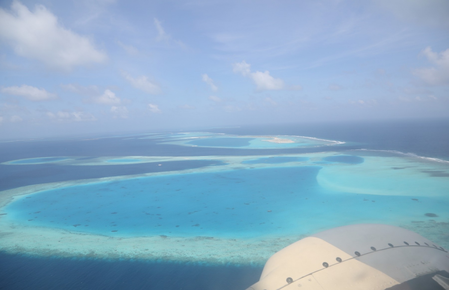 "ޓީޓީއެސް ފާނަ" ދޯނީގެ ކައްޕި ހޯދުމަށް، މާލެ އަތޮޅު ކައިރީގައި އޮންނަ ފަރުގެ ސަރަހައްދު އެމްއެންޑީއެފްގެ ހެލިކޮޕްޓަރުގައި މިއަދު ބަލަނީ.---ފޮޓޯ: އެމްއެންޑީއެފް