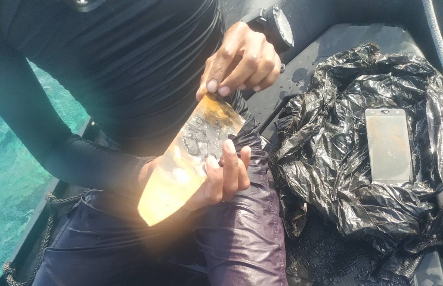 ކައްޕި މުހައްމަދު ހޯދަން ސިފައިންގެ ޑައިވަރުން މިއަދު ފީނި ސަރަހައްދުން ފެނުނު ވަޅި ދައްކާލަނީ.