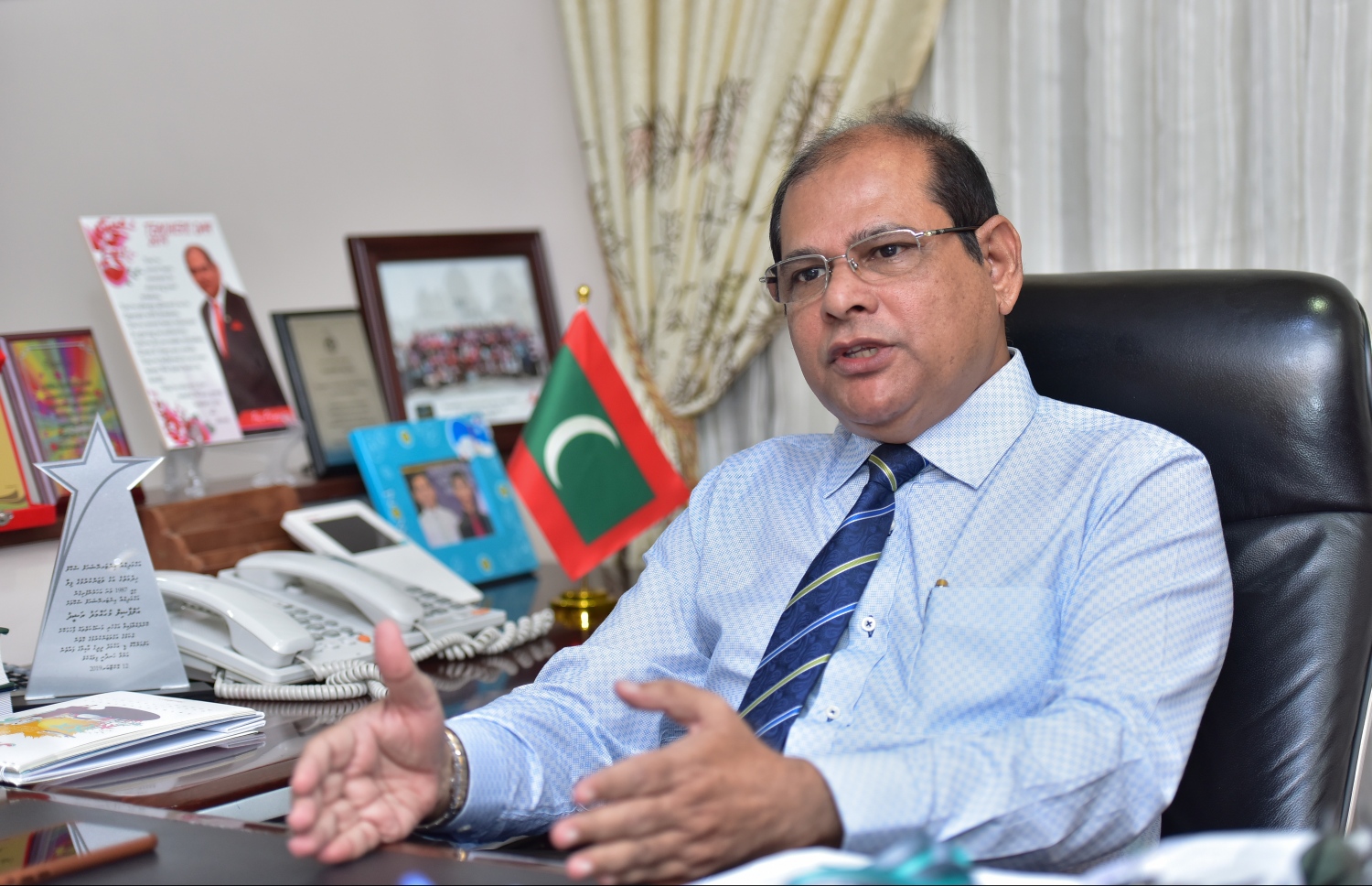 އަހުމަދިއްޔާ ސްކޫލުގެ ޕްރިންސިޕަލް ރަޝީދު "މިހާރު" އަށް އިންޓަވިއުދެއްވަނީ.- ފޮޓޯ: ނިޝާން އަލީ/ މިހާރު