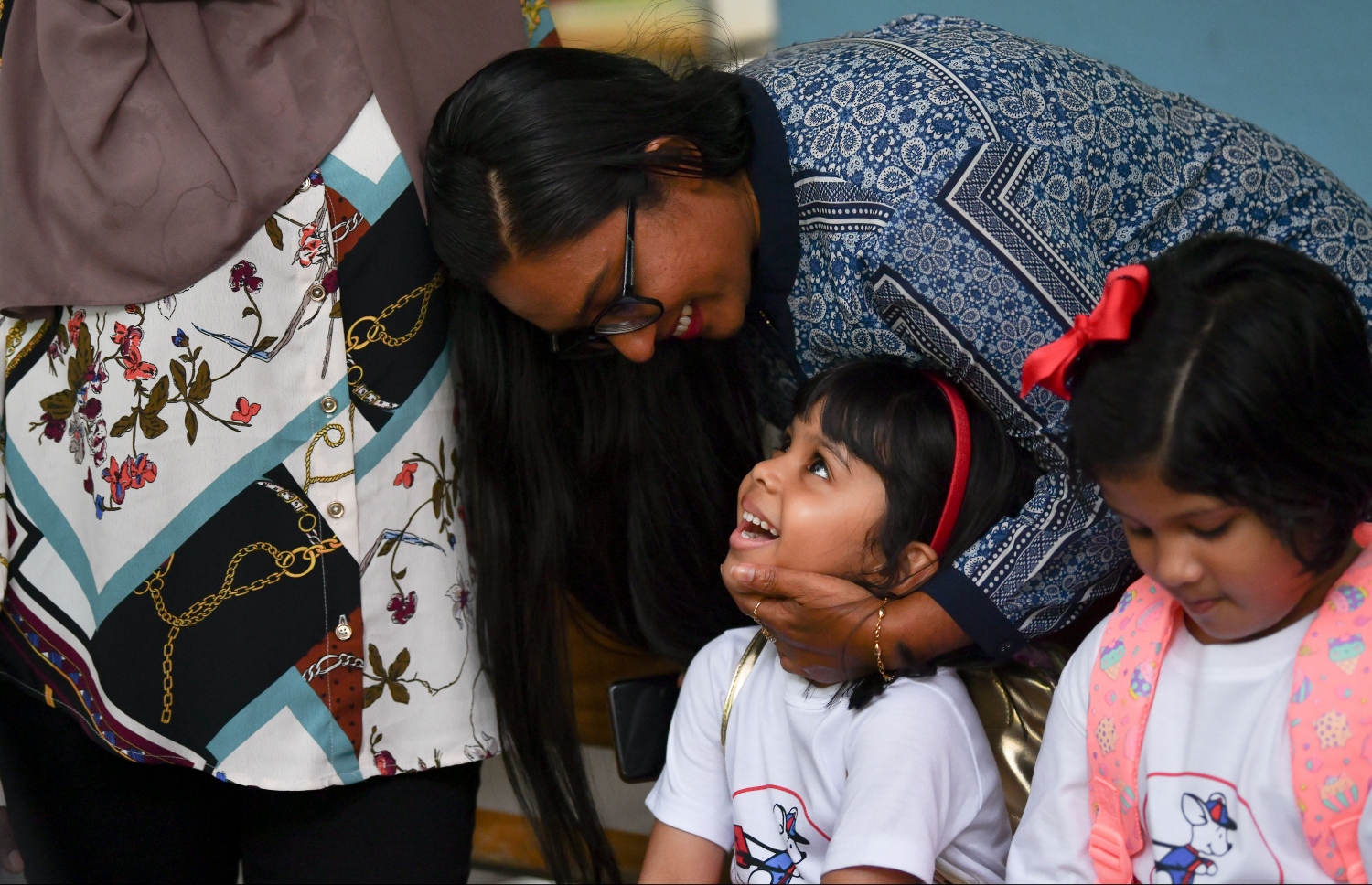 މާލެ: ޖެނުއަރީ 12، 2020: ދޮޅު މަސް ދުވަހުގެ ޗުއްޓީއަކަށް ފަހު ތައުލީމީ އާ އަހަރުގެ ކިޔެވުން ފެށުމާއެކު، ކެންގަރޫކިޑްސްގެ ދައިވަރުންތަކެއް ސްކޫލު ގޯތިތެރޭގައި އިށީންދެލައިން.-- ފޮޓޯ: ނިޝާން އަލީ /މިހާރު