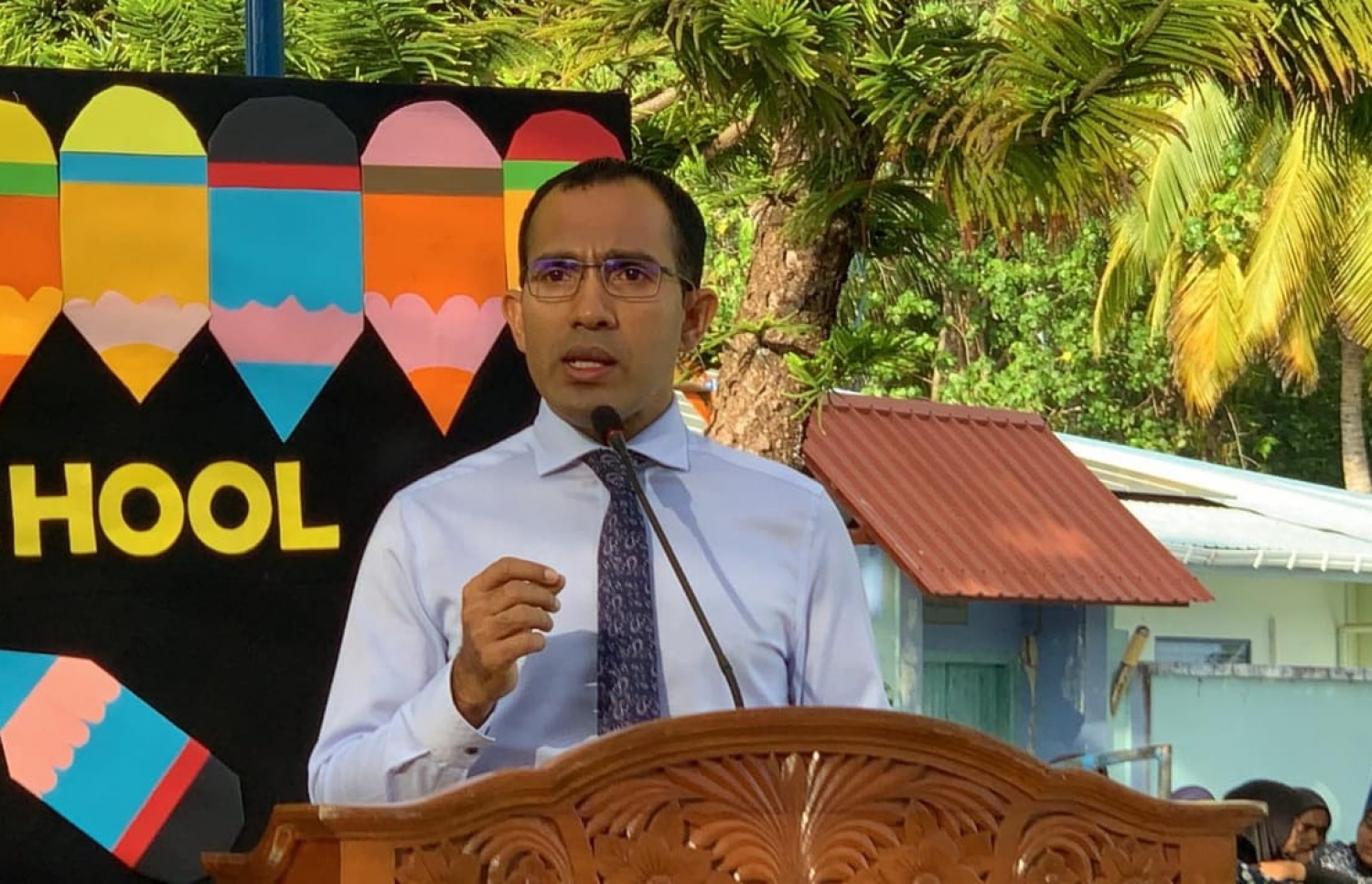 އއ. ރަސްދޫ: ޖެނުއަރީ 12، 2020: ދޮޅު މަސް ދުވަހުގެ ޗުއްޓީއަކަށް ފަހު ތައުލީމީ އާ އަހަރުގެ ކިޔެވުން ފެށުމާއެކު، ދަރިވަރުންނަށް ހިތްވަރު ދިނުމުގެ މެސެޖާއެކު ކޮމިއުނިކޭޝަން މިނިސްޓަރު މަލީހް ޖަމާލް ރަސްދޫ ސްކޫލުގައި ވާހަކަ ދައްކަވަނީ.