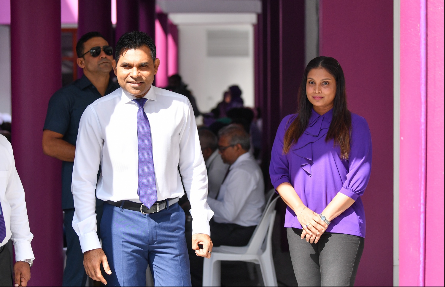 މާލެ: ޖެނުއަރީ 12، 2020: މިއަހަރު އަލަށް ކިޔަވައިދޭން ފެށި އިއްޒުއްދީން ސްކޫލު ހުޅުވުމަށް ބޭއްވި ރަސްމިއްޔާތުގައި ބައިވެރިވެ ވަޑައިގަތުމަށް ނައިބު ރައީސް ފައިސަލް ނަސީމާއި، އެޑިއުކޭޝަން މިނިސްޓަރު އައިޝަތު އަލީ ސްކޫލައް ވަޑައިގަންނަވަނީ.-- ފޮޓޯ؛ ހުސެން ވަހީދު /މިހާރު