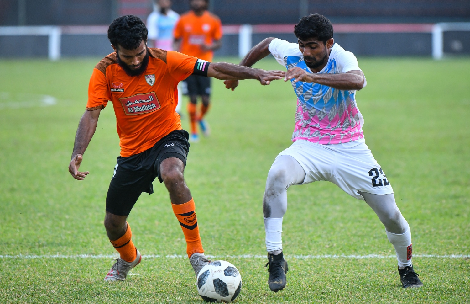 މިދިޔަ ސީޒަނުގައި ޓީސީގެ ސައްޓު (ކ) އީގަލްސްގެ ސިފާއު ކައިރިން ބޯޅަ ހިފައިގެންދާން މަސައްކަތްކުރަނީ. -- ފޮޓޯ: މިހާރު