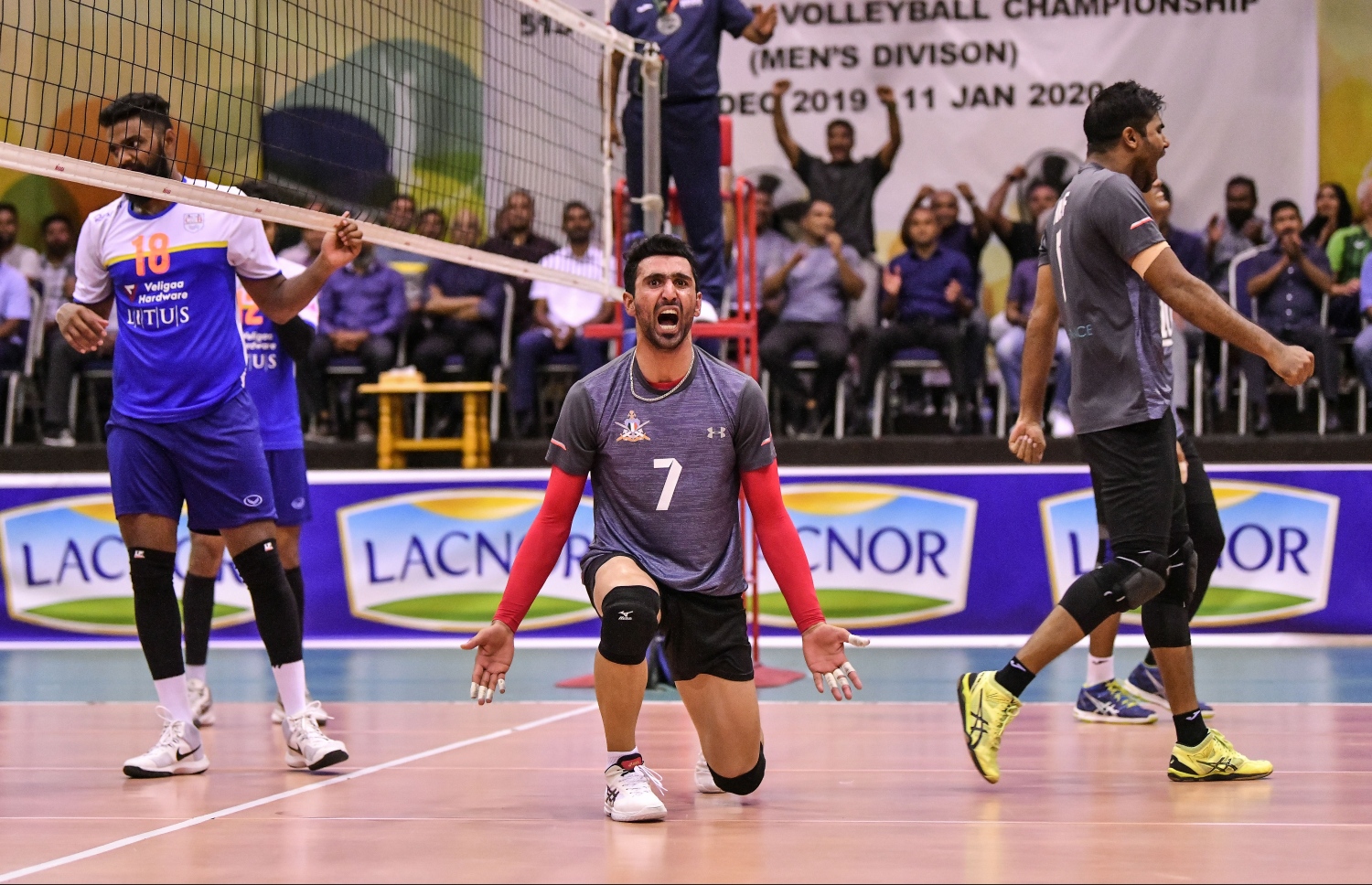 މެޗުން މޮޅުވުމުން ސިފައިންގެ ކުޅުންތެރިން އުފާފާޅުކުރަނީ. -- ފޮޓޯ: ނިޝާން އަލީ/ މިހާރު