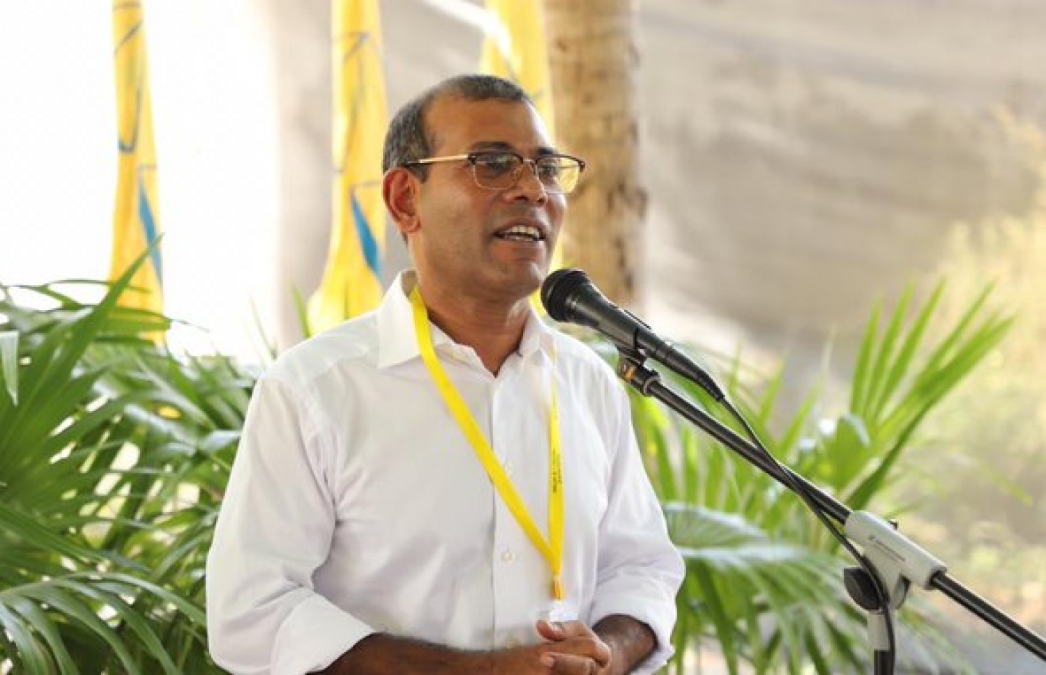 ހއ. ހޯރަފުށި: ޖެނުއަރީ 13، 2020: ލޯކަލް ކައުންސިލް އިންތިޚާބުގެ ކެމްޕޭނަށް އެމްޑީޕީގެ އިސްވެރިން ތިލަދުންމައްޗަށް ކުރައްވާ ދަތުރުގައި ހޯރަފުށީގައި ބޭއްވި ހަފުލާގައި މަޖިލީހުގެ ރައީސް، ރައީސް މުހައްމަދު ނަޝީދު ވާހަކަ ދައްކަވަނީ.-- ފޮޓޯ: އެމްޑީޕީ