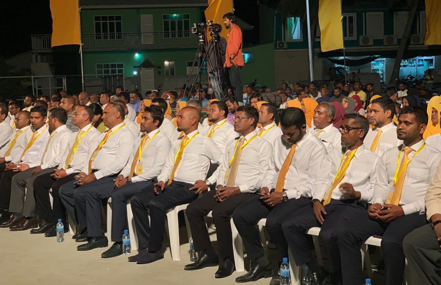އެމްޑީޕީން ދިއްދޫގައި މިރޭ ބޭއްވި ޖަލްސާގައި ބައިވެރިވި ބައެއް ބޭފުޅުން.-- ފޮޓޯ: އެމްޑީޕީ