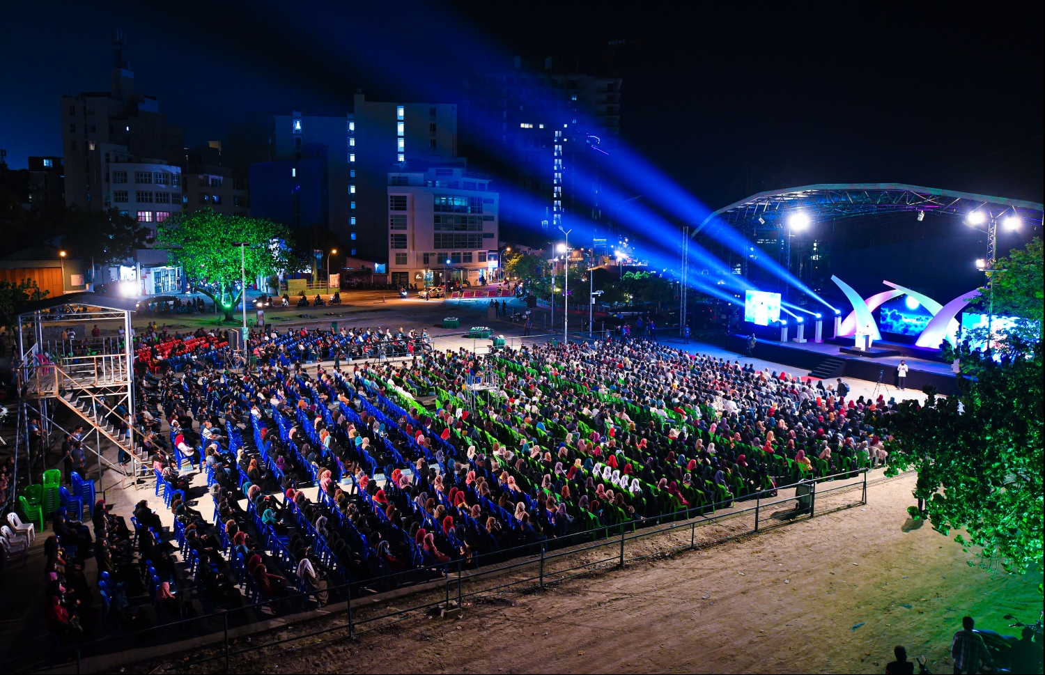 މެންކްގެ ދަރުސް އަޑުއަހަން މިރޭ ދިޔަ މީހުން.---ފޮޓޯ: ހުސައިން ވަހީދު/މިހާރު