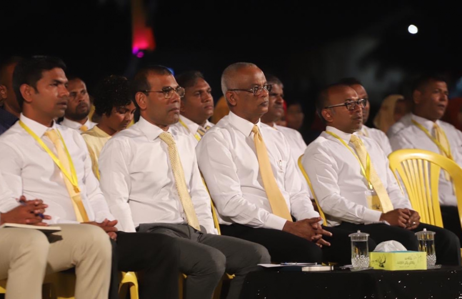 އެމްޑީޕީން ކުޅުދުއްފުށީގައި މިރޭ ބޭއްވި ޖަލްސާގައި ރައީސް އިބްރާހިމް މުހައްމަދު ސޯލިހާއި ކުރީގެ ރައީސް ނަޝީދު ބައިވެރިވެވަޑައިގަންނަވަނީ.