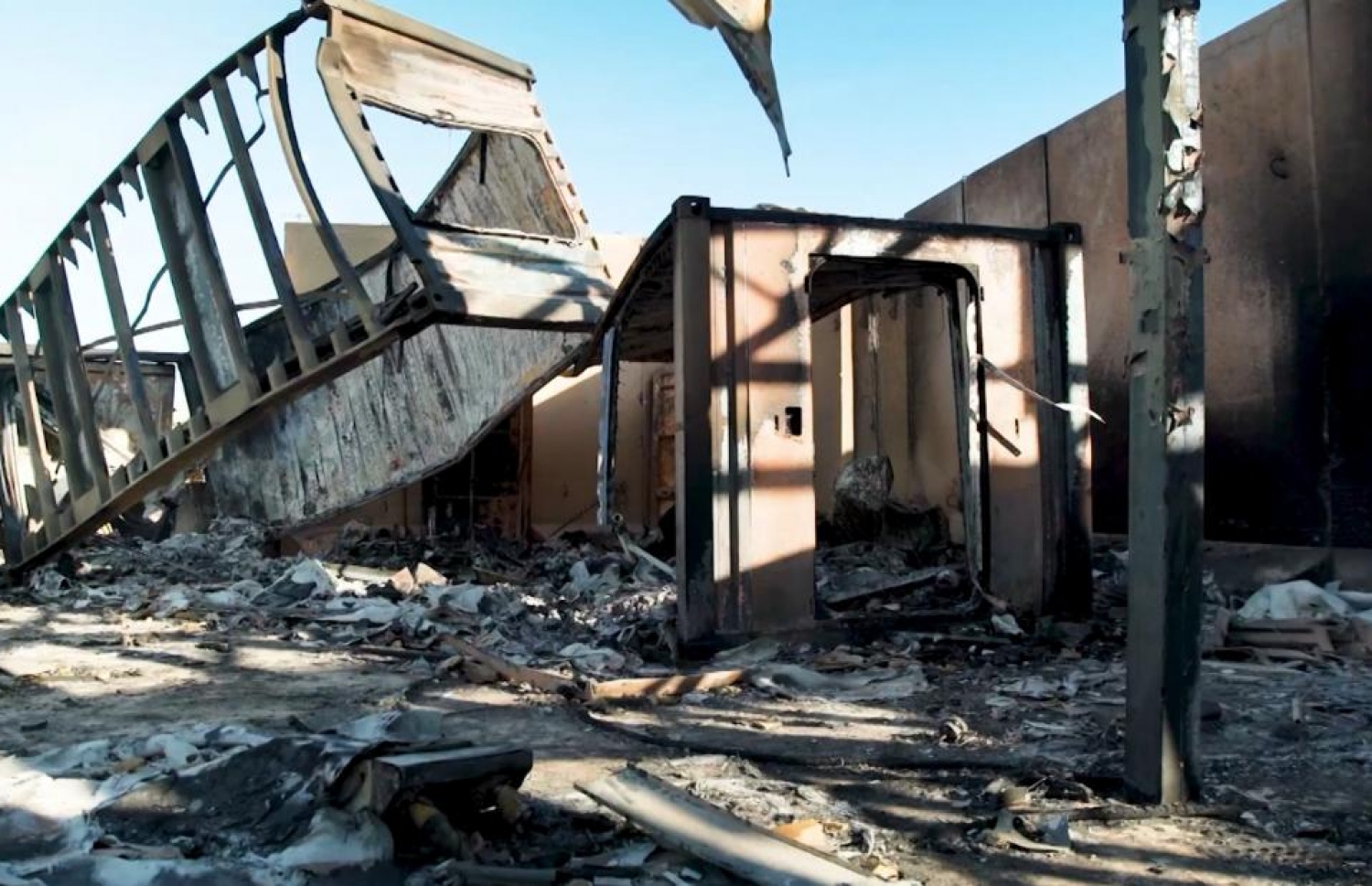 މިސައިލް ހަމަލާގައި އަލް އަސަދު ވައިގެ މަރުކަޒަށް ލިބިފައިވާ ގެއްލުންތައް. --ފޮޓޯ:ސީއެންއެން