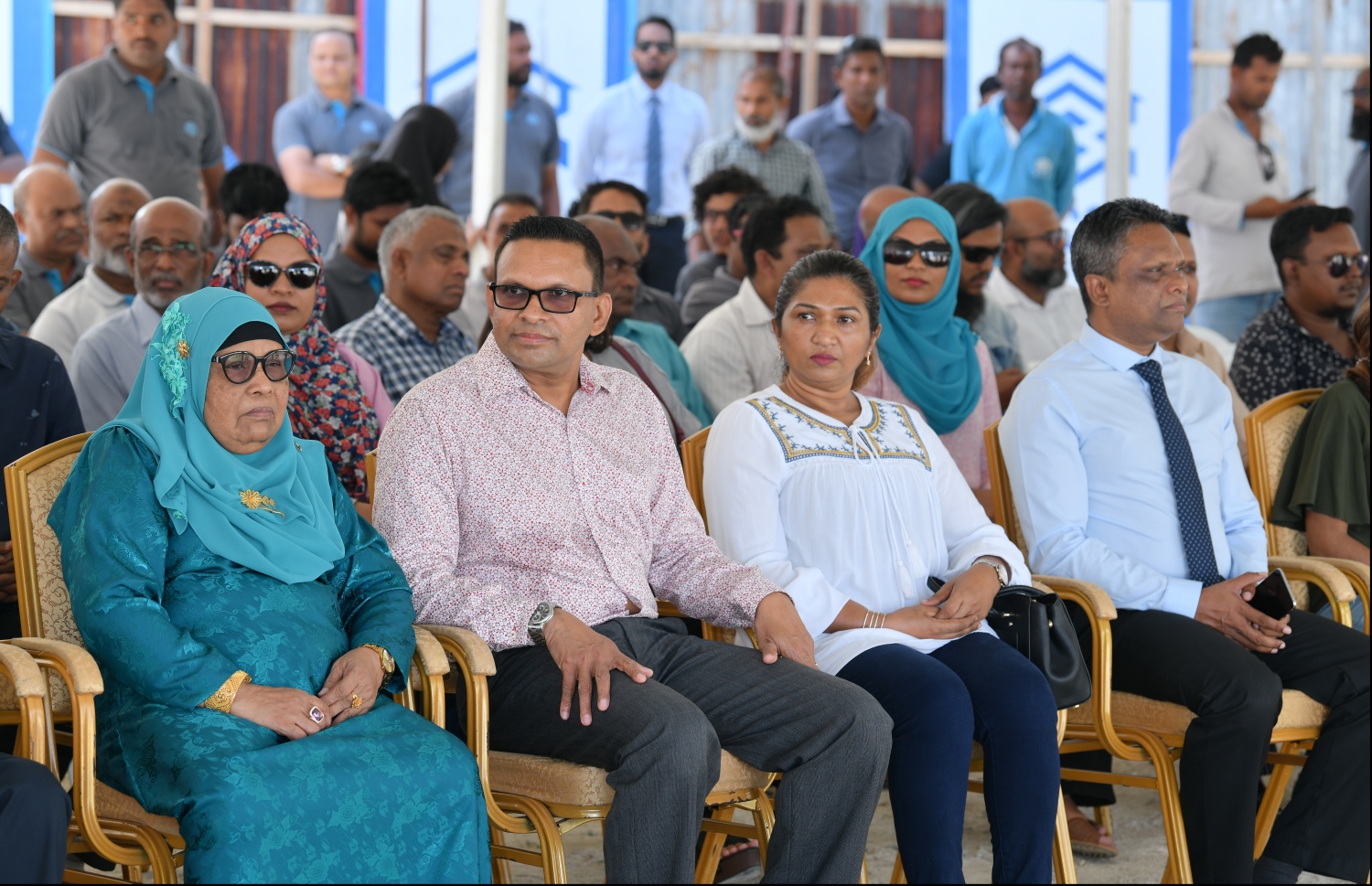 އާރުސީސީން ހުޅުމާލޭގައި އިމާރާތް ކުރާ މިސްކިތުގެ ބިންގާ އެޅުމަށް މިއަދު ބޭއްވި ރަސްމިއްޔާތުގައި އެ ކުންފުނީގެ ބައެއް އިސްވެރިންނާއި އާއިލާގެ ބައެއް ބޭފުޅުން.---ފޮޓޯ: ނިޝާން އަލީ/މިހާރު