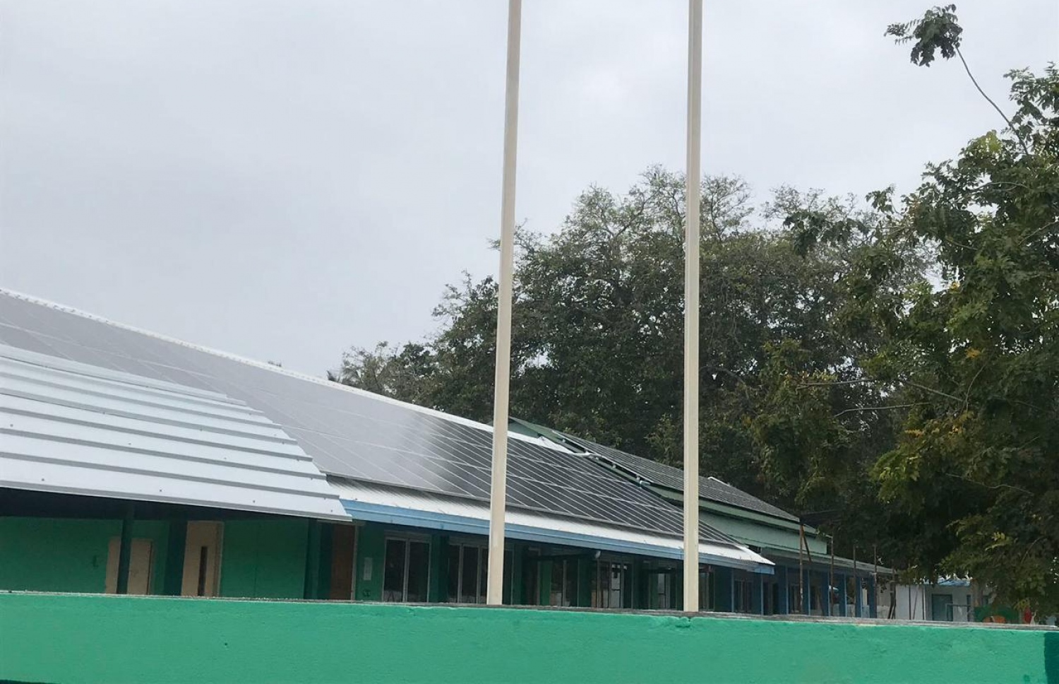 މުރައިދޫ ސްކޫލުގައި ސޯލާ ޕެނަލް ހަރުކޮށްފައި: ހއ. އަތޮޅުގެ ހުރިހާ ރަށެއްގައި ވެސް މިހާރު އަވިން ކަރަންޓް އުފައްދާ