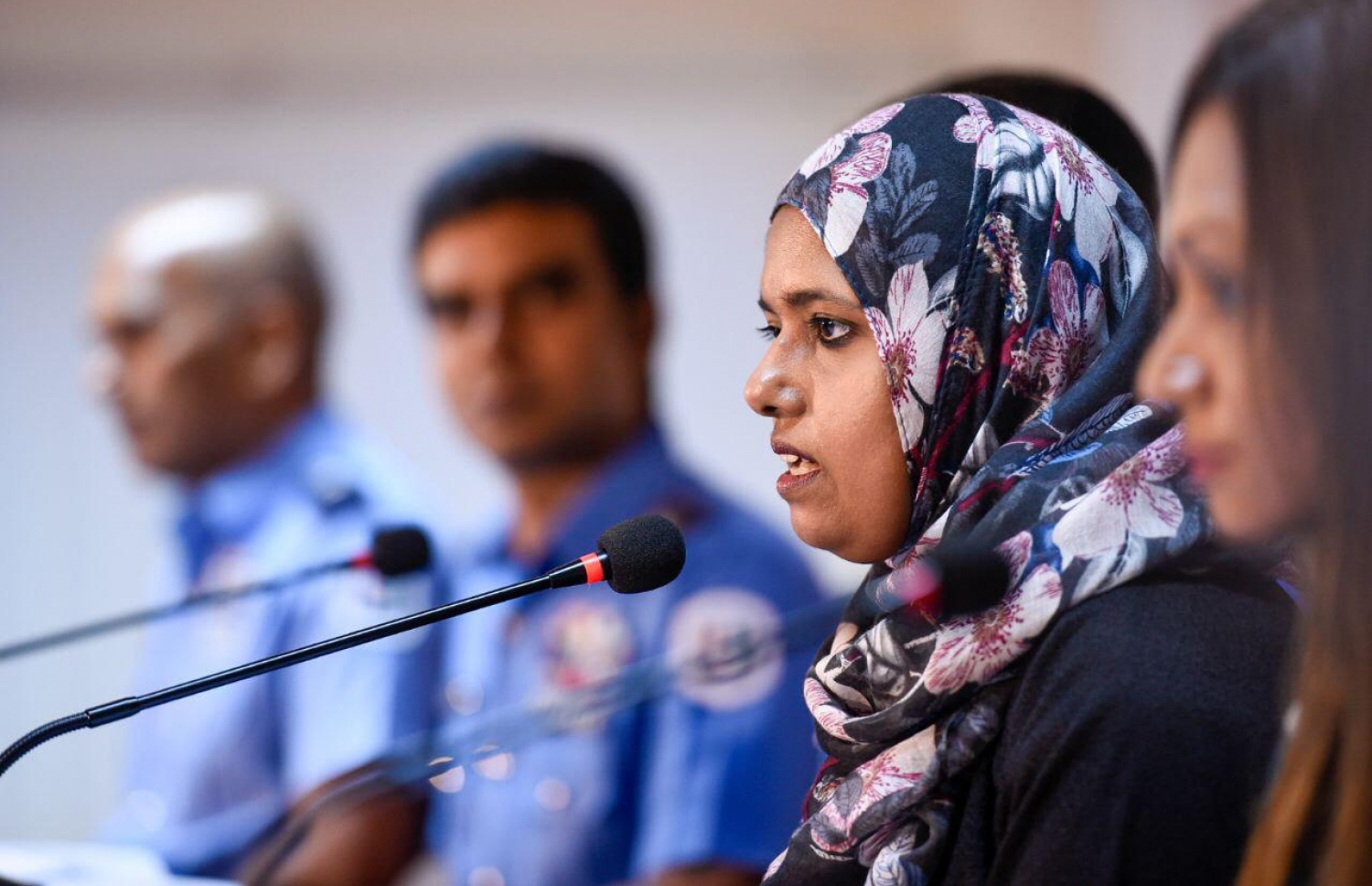 ޖެންޑާ އާއި ފުލުހުން ގުޅިގެން މިއަދު ބޭއްވި ނޫސްވެރިންގެ ބައްދަލުވުމުގައި މިނިސްޓަރު ވާހަކަ ދައްކަވަނީ-- ފޮޓޯ: ހުސައިން ވަހީދު/މިހާރު