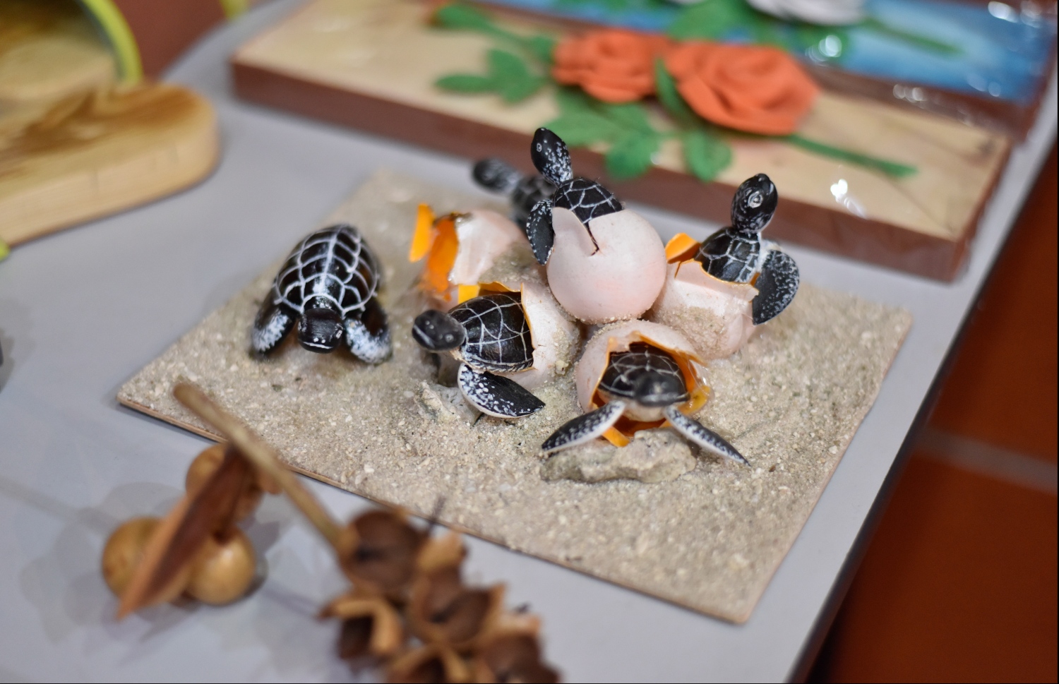 މި އެގްޒިބިޝަނުގައި ބައިވެރިވި އަލީ ޝާކިރުގެ އުފެއްދުމެއް -- ފޮޓޮ: ހުސެއިން ވަހީދު/ މިހާރު