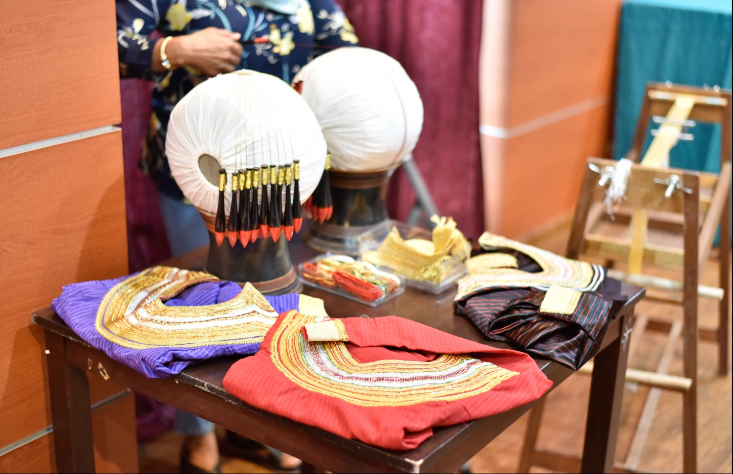 މޫމިނާ ނަސީމްގެ ސްޓޯލްގައި ހުރި ބައެއް އުފެއްދުންތައް -- ފޮޓޯ: ހުސެއިން ވަހީދު/ މިހާރު