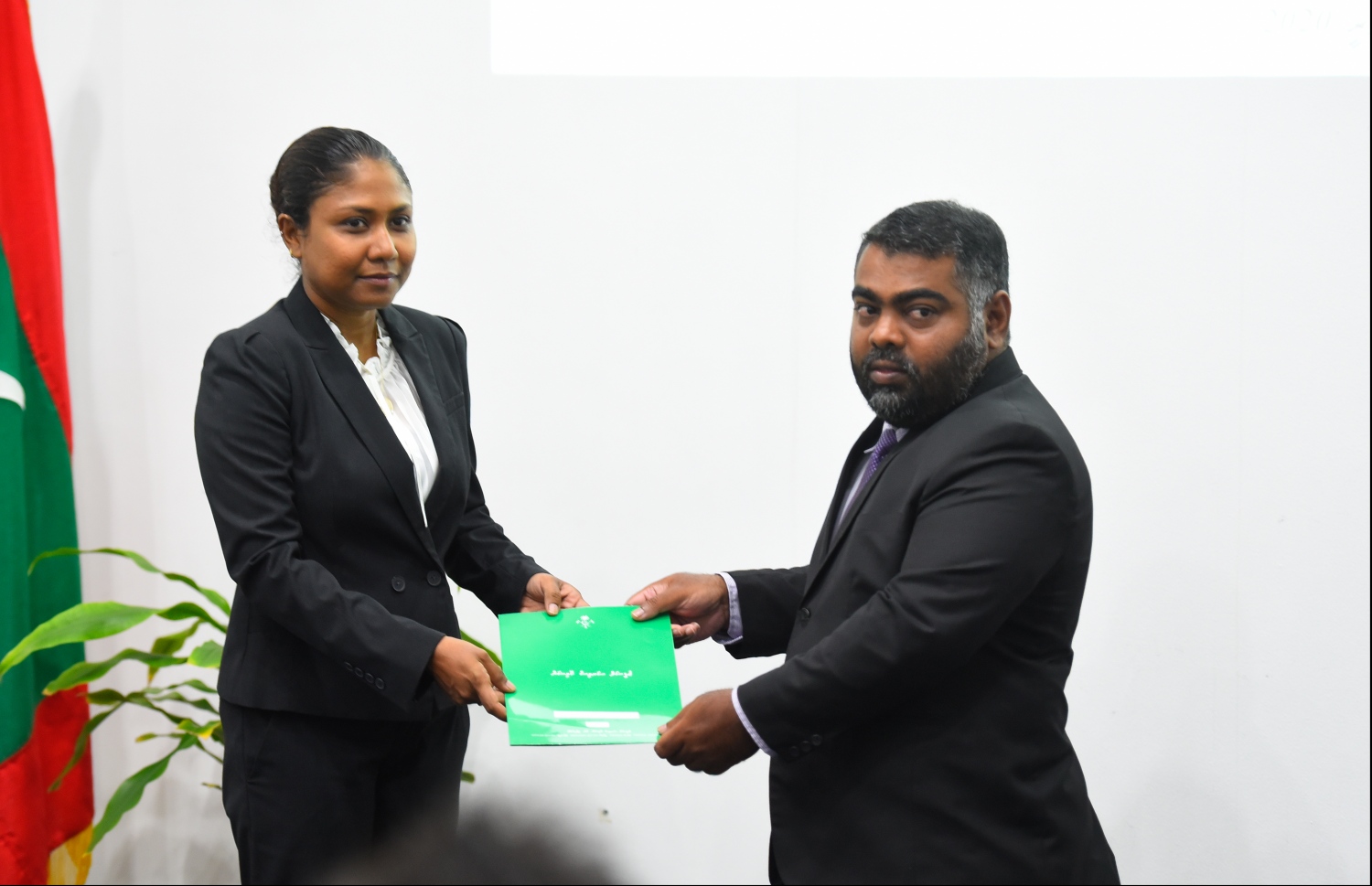 މާލެ: ޖެނުއަރީ 21، 2020: ކޯޓުތަކަށް އަލަށް އައްޔަން ކުރި ހަތް ފަނޑިޔާރުން ހުވާކުރުމުމަށް ޑިޕާޓްމަންޓް އޮފް ޖުޑިޝަލްް އެޑްމިނިސްޓްރޭޝަންގައި ބޭއްވި ރަސްމިއްޔާތުގެ ތެރެއިން-- ފޮޓޯ: ހުސައިން ވަހީދު/ މިހާރު