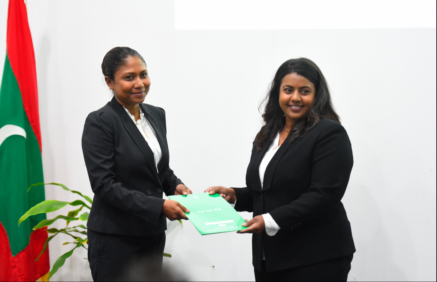 މާލެ: ޖެނުއަރީ 21، 2020: ކޯޓުތަކަށް އަލަށް އައްޔަން ކުރި ހަތް ފަނޑިޔާރުން ހުވާކުރުމުމަށް ޑިޕާޓްމަންޓް އޮފް ޖުޑިޝަލްް އެޑްމިނިސްޓްރޭޝަންގައި ބޭއްވި ރަސްމިއްޔާތުގެ ތެރެއިން-- ފޮޓޯ: ހުސައިން ވަހީދު/ މިހާރު