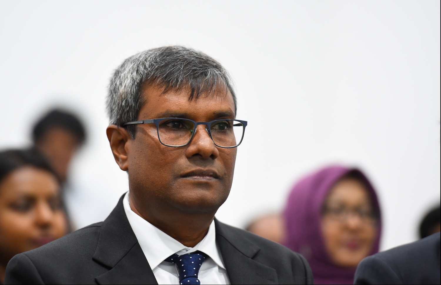 މާލެ: ޖެނުއަރީ 21، 2020: ކޯޓުތަކަށް އަލަށް އައްޔަން ކުރި ހަތް ފަނޑިޔާރުން ހުވާކުރުމުމަށް ޑިޕާޓްމަންޓް އޮފް ޖުޑިޝަލްް އެޑްމިނިސްޓްރޭޝަންގައި ބޭއްވި ރަސްމިއްޔާތުގައި އުއްތަމަ ފަނޑިޔާރު އަހުމަދުު މުއުތަސިމް އަދުނާން ބައިވެރިވެ ވަޑައިގަންނަވަނީ.---ފޮޓޯ: ހުސައިން ވަހީދު/މިހާރު