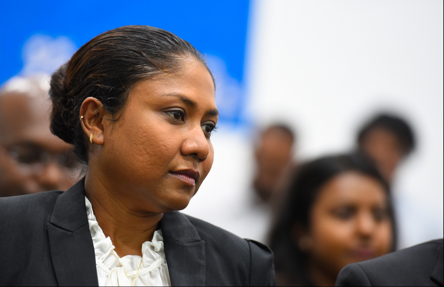 މާލެ: ޖެނުއަރީ 21، 2020: ކޯޓުތަކަށް އަލަށް އައްޔަން ކުރި ހަތް ފަނޑިޔާރުން ހުވާކުރުމުމަށް ޑިޕާޓްމަންޓް އޮފް ޖުޑިޝަލްް އެޑްމިނިސްޓްރޭޝަންގައި ބޭއްވި ރަސްމިއްޔާތުގައި ޖޭއެސްސީގެ ރައީސް ހިސާން ހުސެއިން ބައިވެރިވެ ވަޑައިގަންނަވަނީ.---ފޮޓޯ: ހުސައިން ވަހީދު/މިހާރު