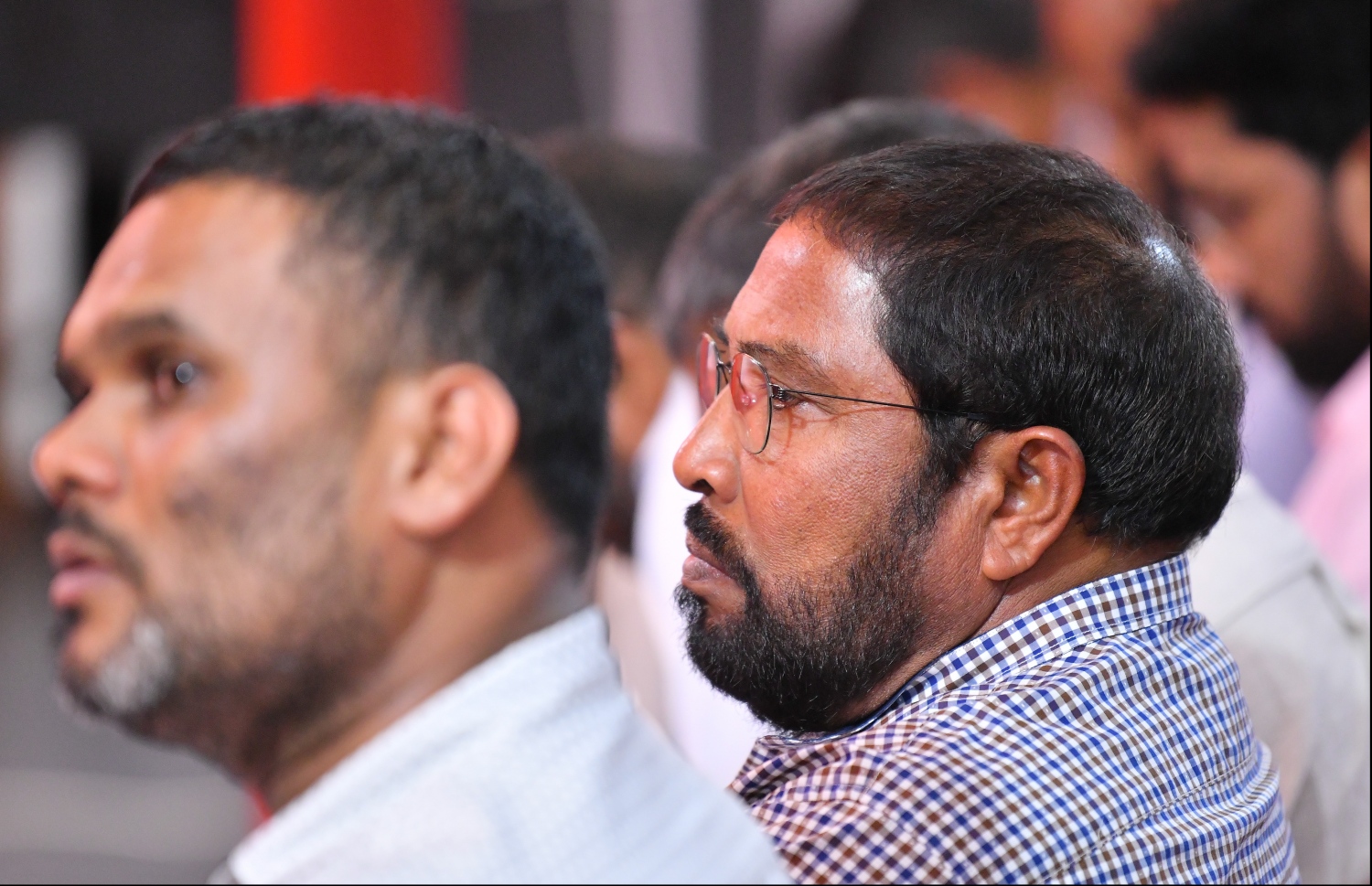 ޖޭޕީއާ އަލަށް ގުޅުނު މެމްބަރުންގެ ފޯމު ހަވާލުކުރަން ރޭ ބޭއްވި ރަސްމިއްޔާތުގައި ގާސިމް ބައިވެރިވެވަަޑައިގަންނަވަނީ.-- ފޮޓޯ: ހުސެއިން ވަހީދު/ މިހާރު