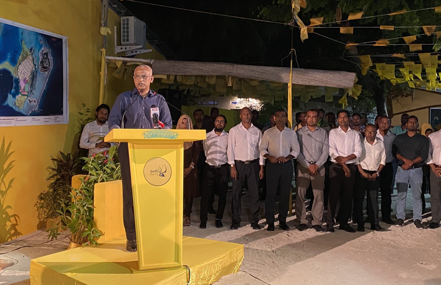 ކ. ގުރައިދޫ: ޖެނުއަރީ 22، 2020: ކ. ގުރައިދޫ އެމްޑީޕީ ޖަގަހަ ހުޅުވުމަށް އެ ރަށުގައި ބޭއްވި ޖަލްސާއެއްގައި ރައީސް އިބްރާހިމް މުހައްމަދު ސޯލިހު ވާހަކަ ދައްކަވަނީ.-- ފޮޓޯ: އެމްޑީޕީ